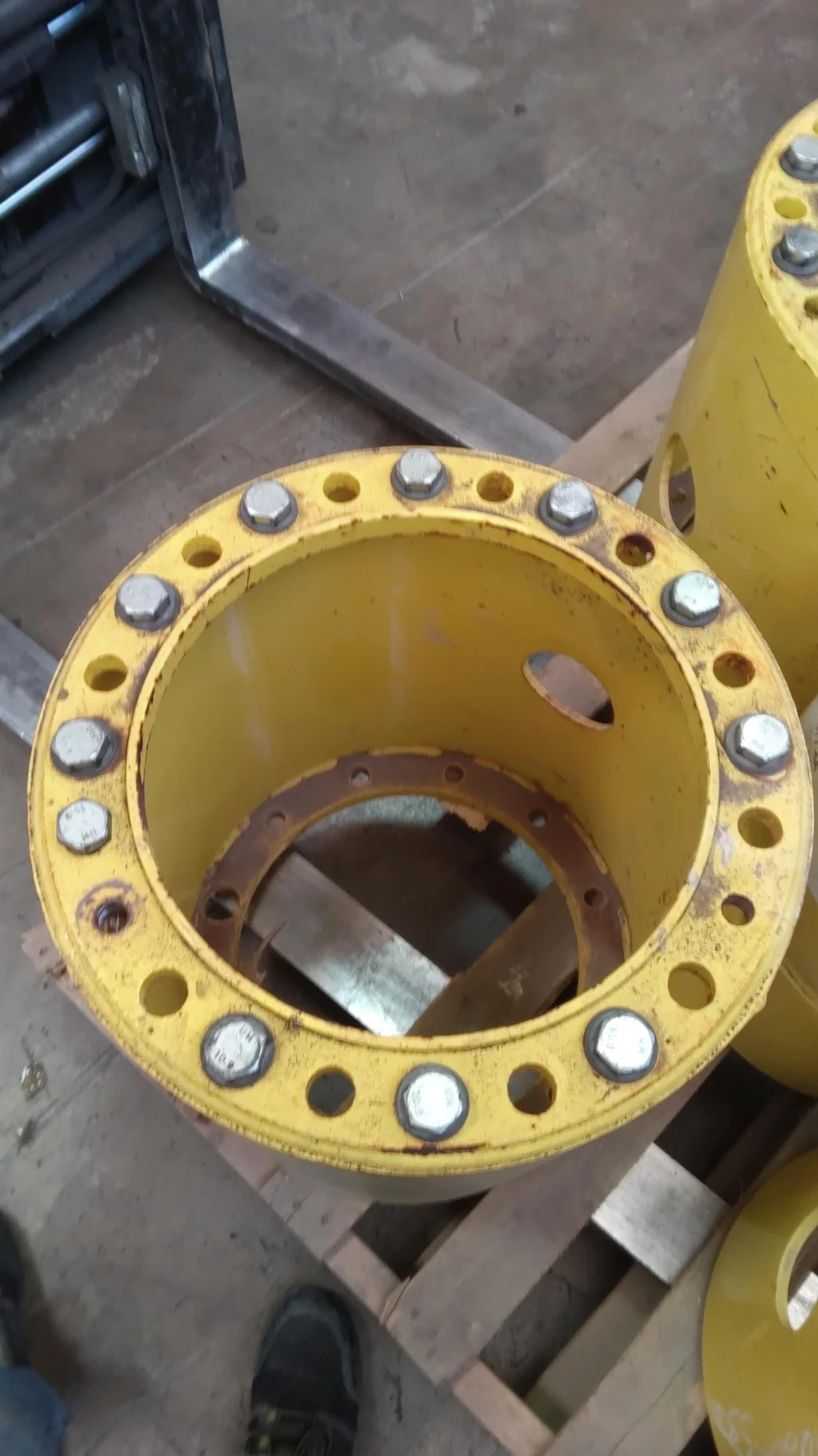 Used 21.50" JD 12 Bolt Front Dual Extension (with Hardware) image 3