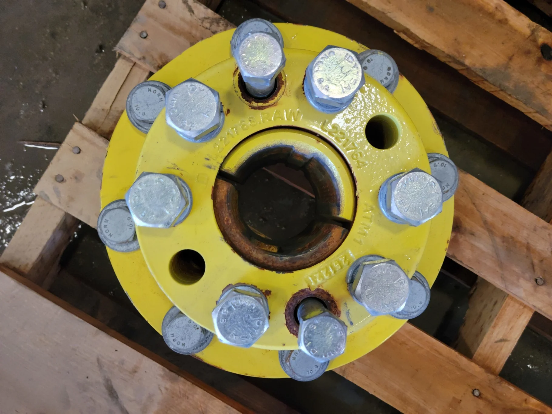 Used John Deere Yellow 8 Bolt Hubs (78 mm/3 1/8" axle)