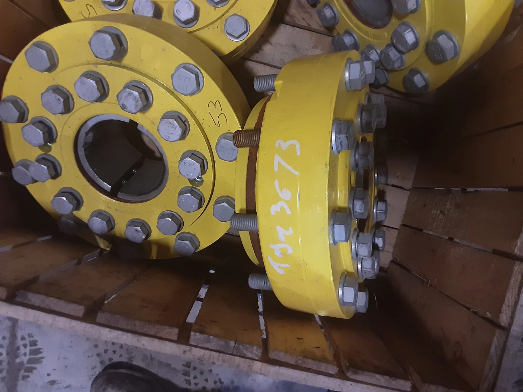 Used JD Yellow 10 Bolt 120 mm Hubs image 3