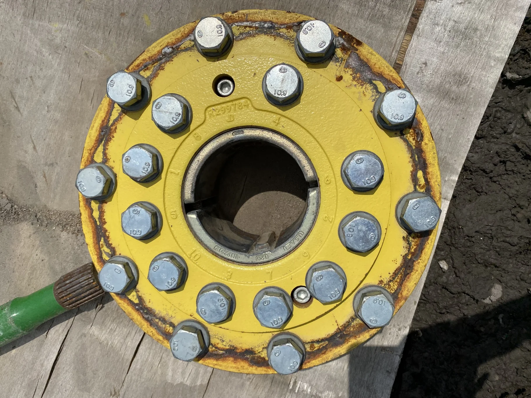 Used 120mm John Deere 10 Bolt Hub  _x000D_
(Rust Spots)