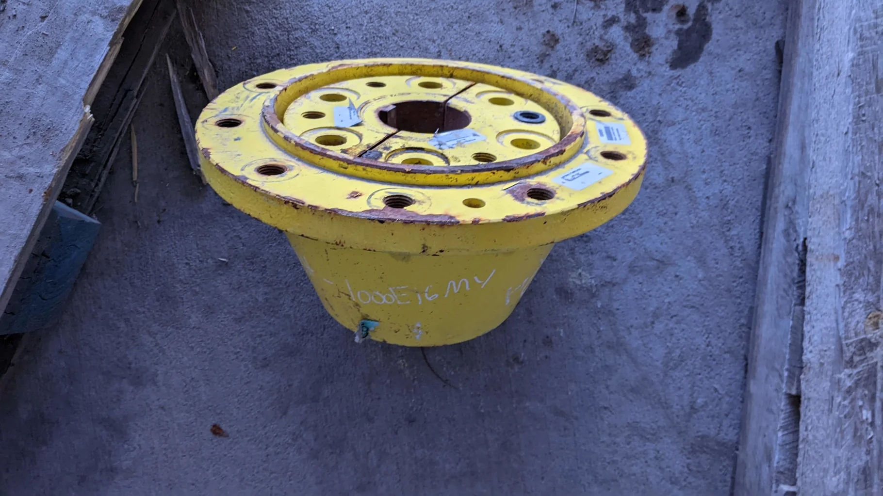 Used JD 10 Bolt Hub For 3 25/64", 86mm (no hardware)