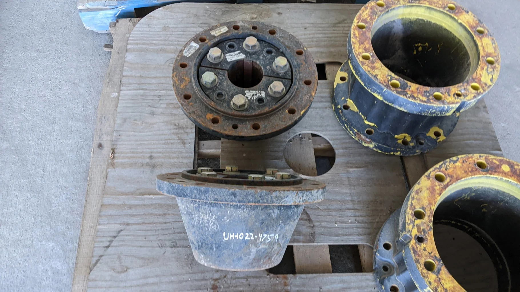 Used JD 10 Bolt Keyed Hub w/ Bolts-1000E3014