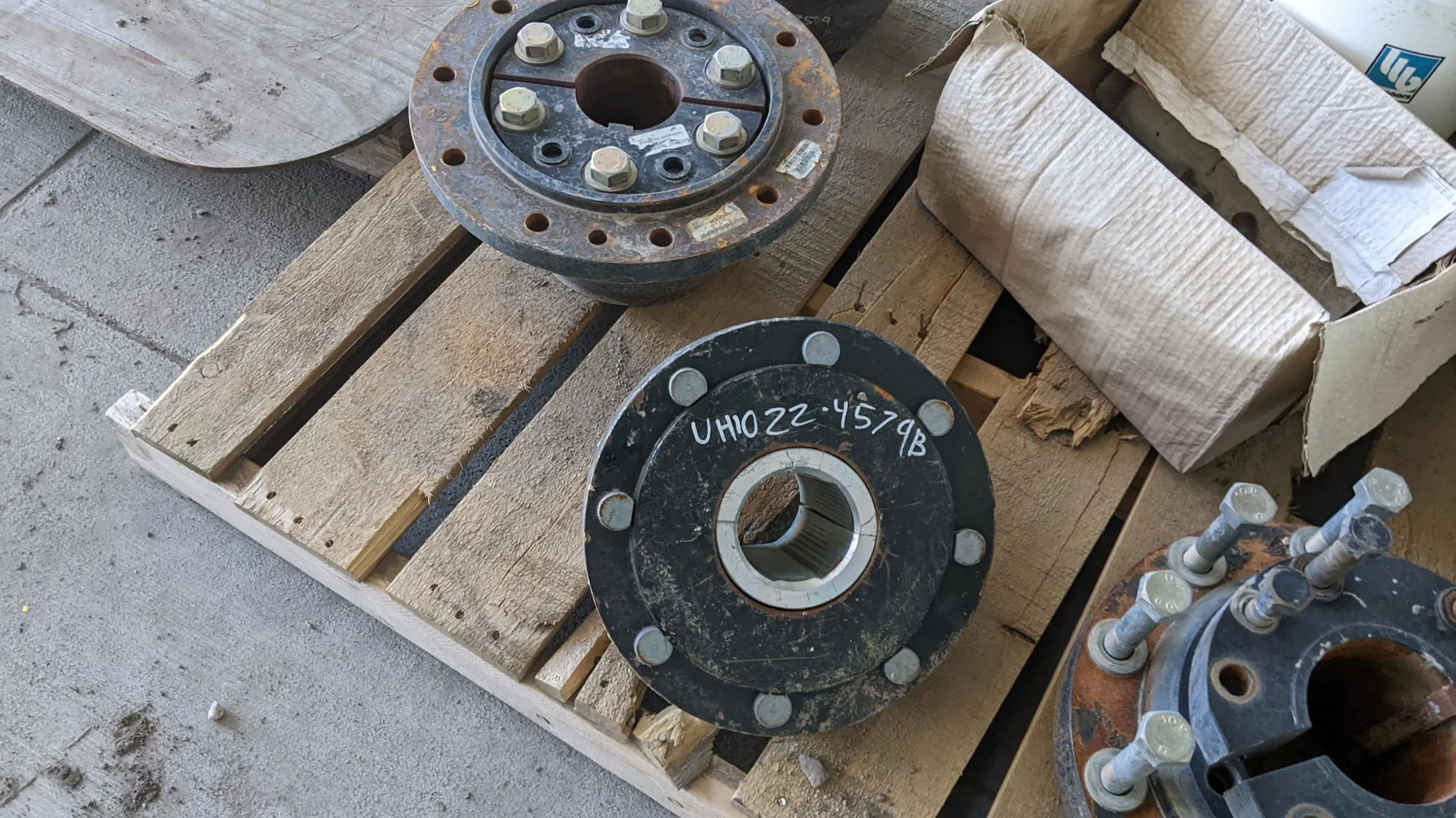 USED 8 BOLT HUB BLACK