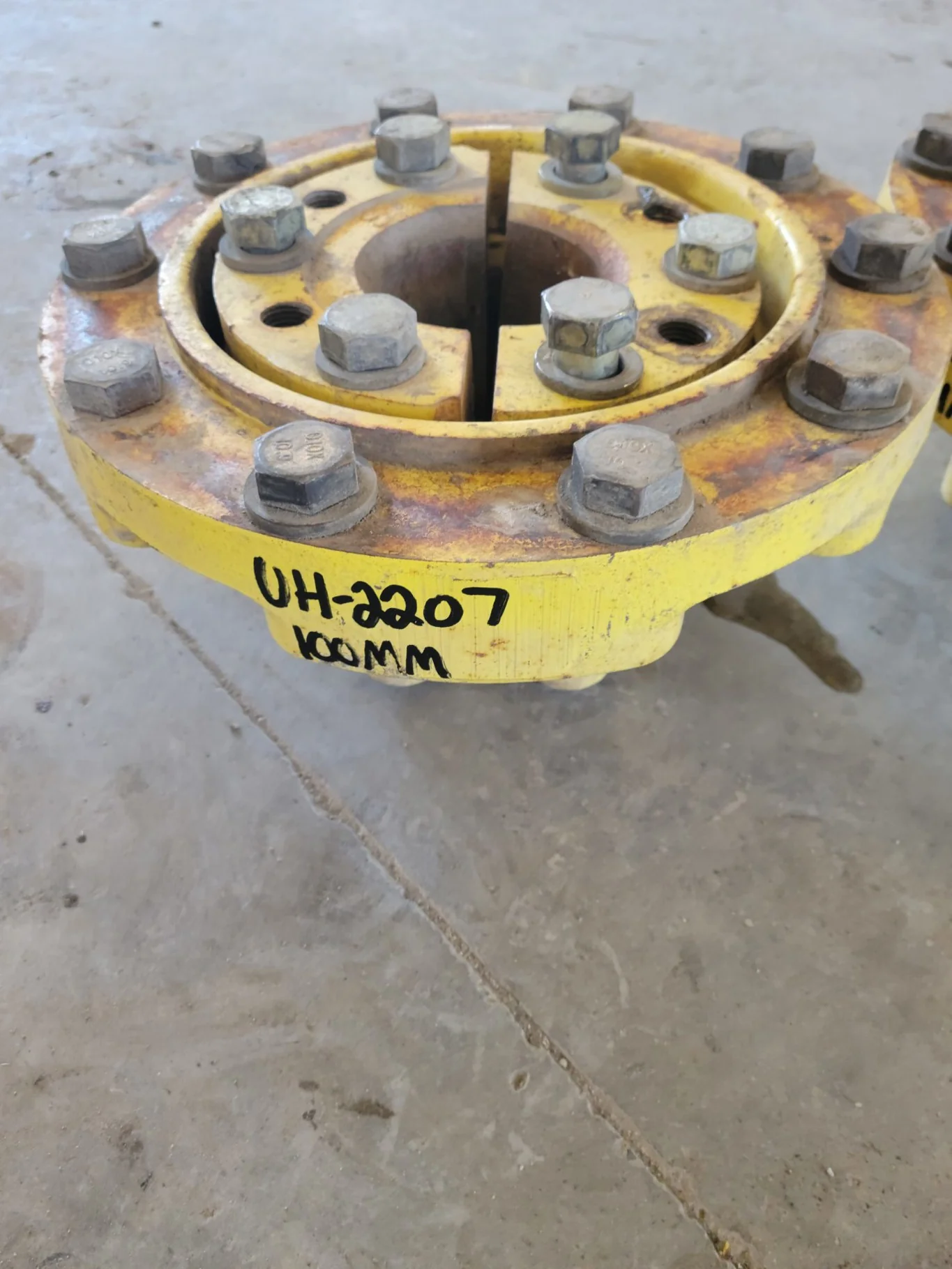Used John Deere Yellow OE 10 Bolt Hub