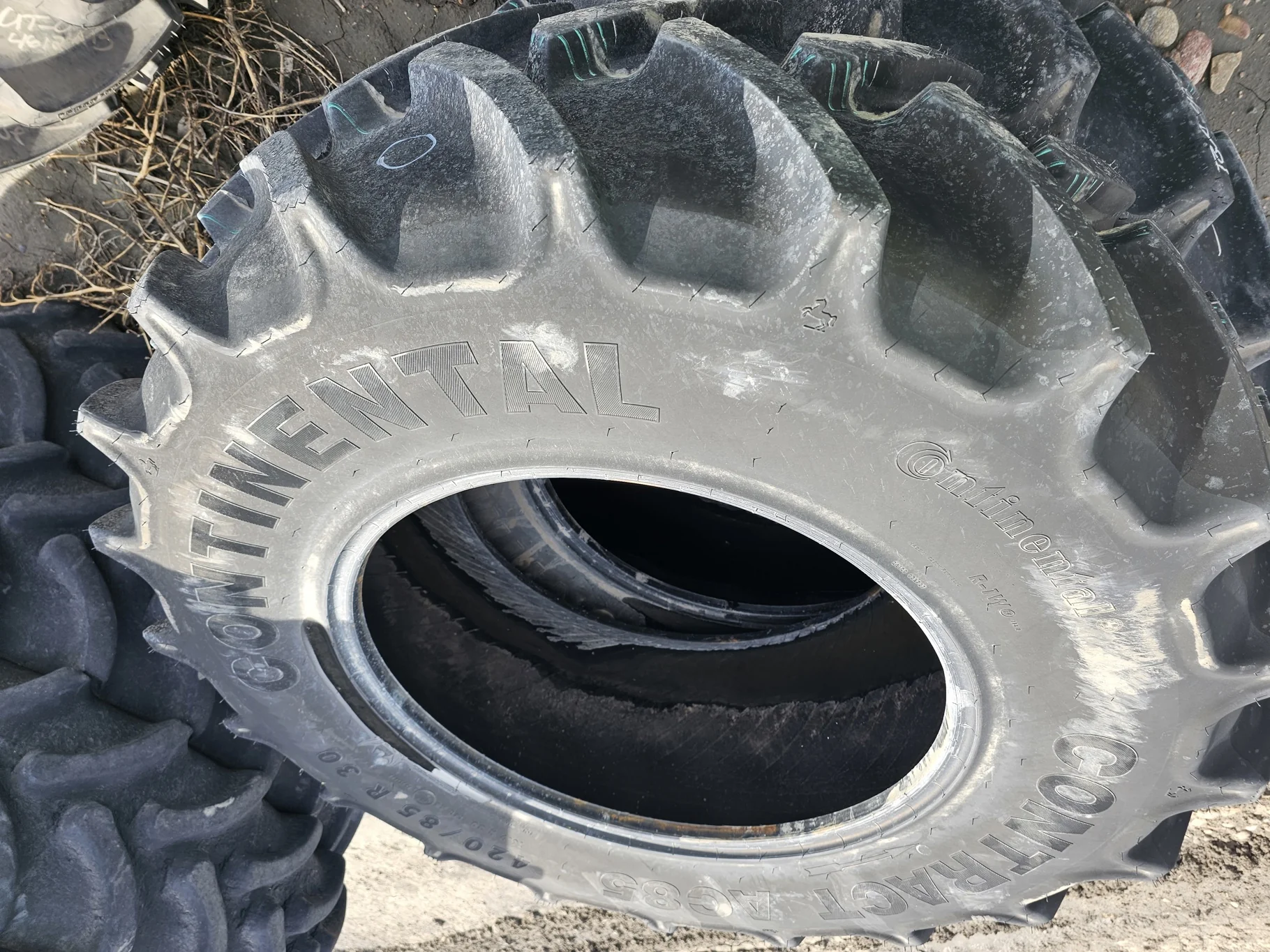 Used 95% 420/85R30 (16.9R30) Continental Contract AC85 (140A8/140B) TL image 2