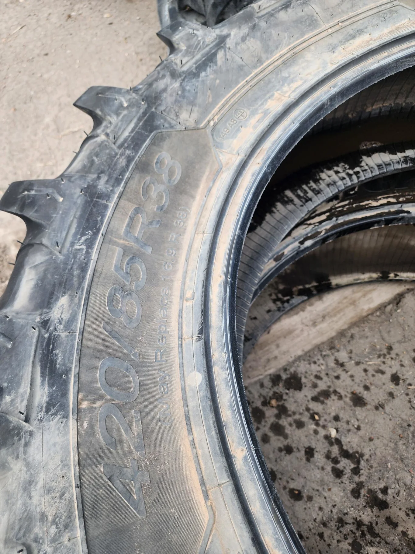 Used 85% 420/85R38 Michelin AgriBib R-1W (147A8/147B) TL (Lug Stubble) image 3