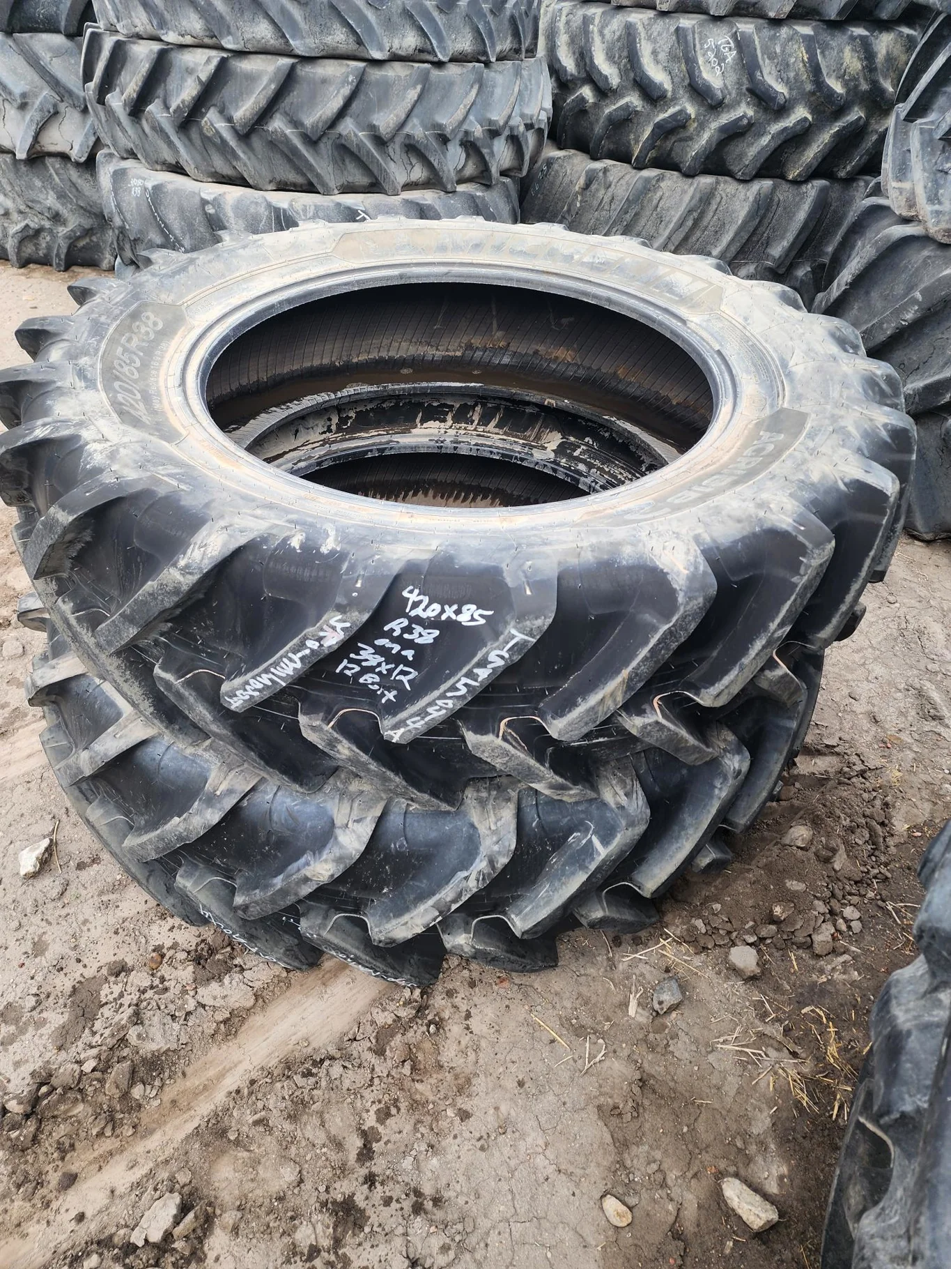Used 85% 420/85R38 Michelin AgriBib R-1W (147A8/147B) TL (Lug Stubble) image 4