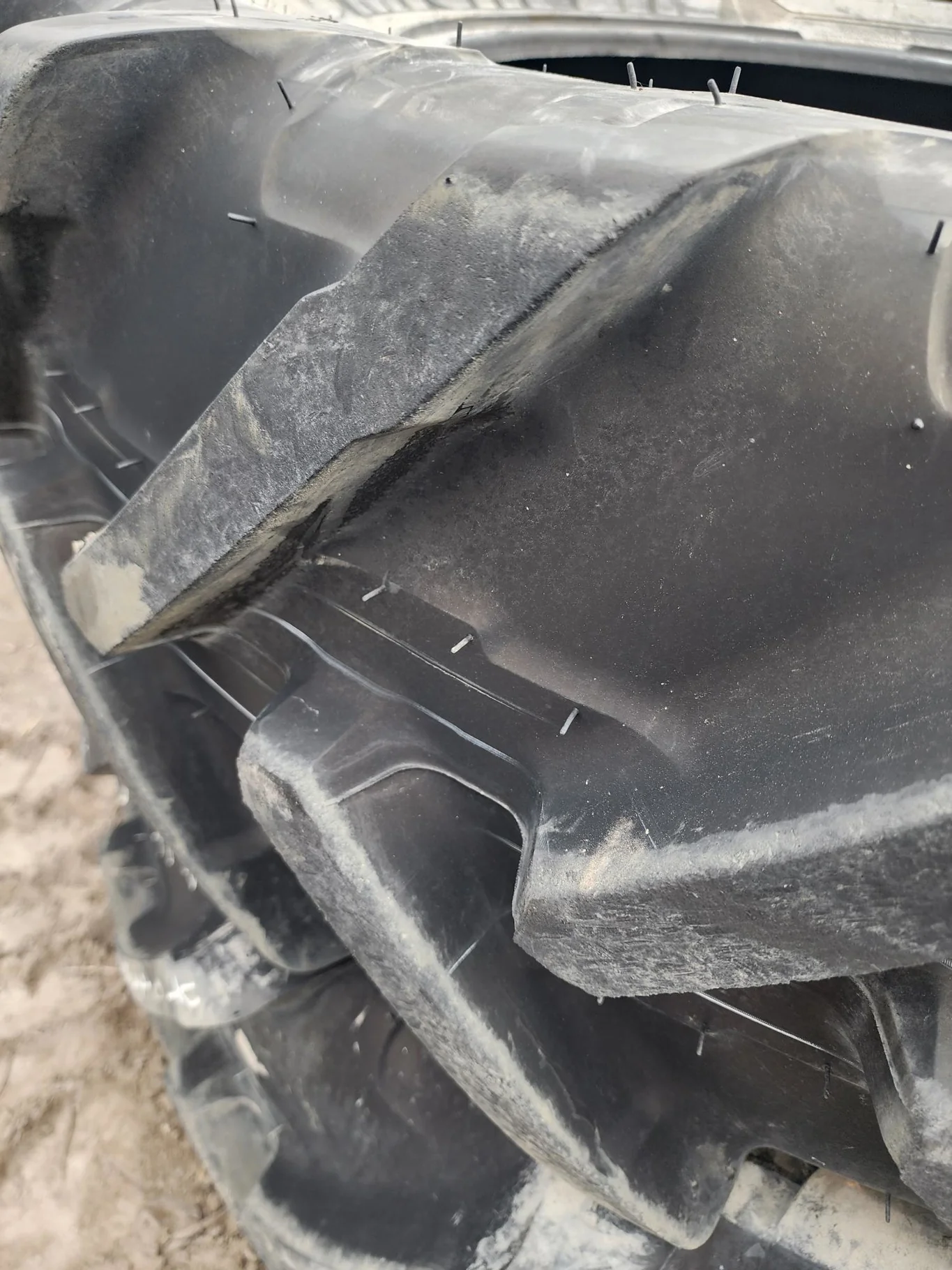 Used 85% 420/85R38 Michelin AgriBib R-1W (147A8/147B) TL (Lug Stubble) image 6