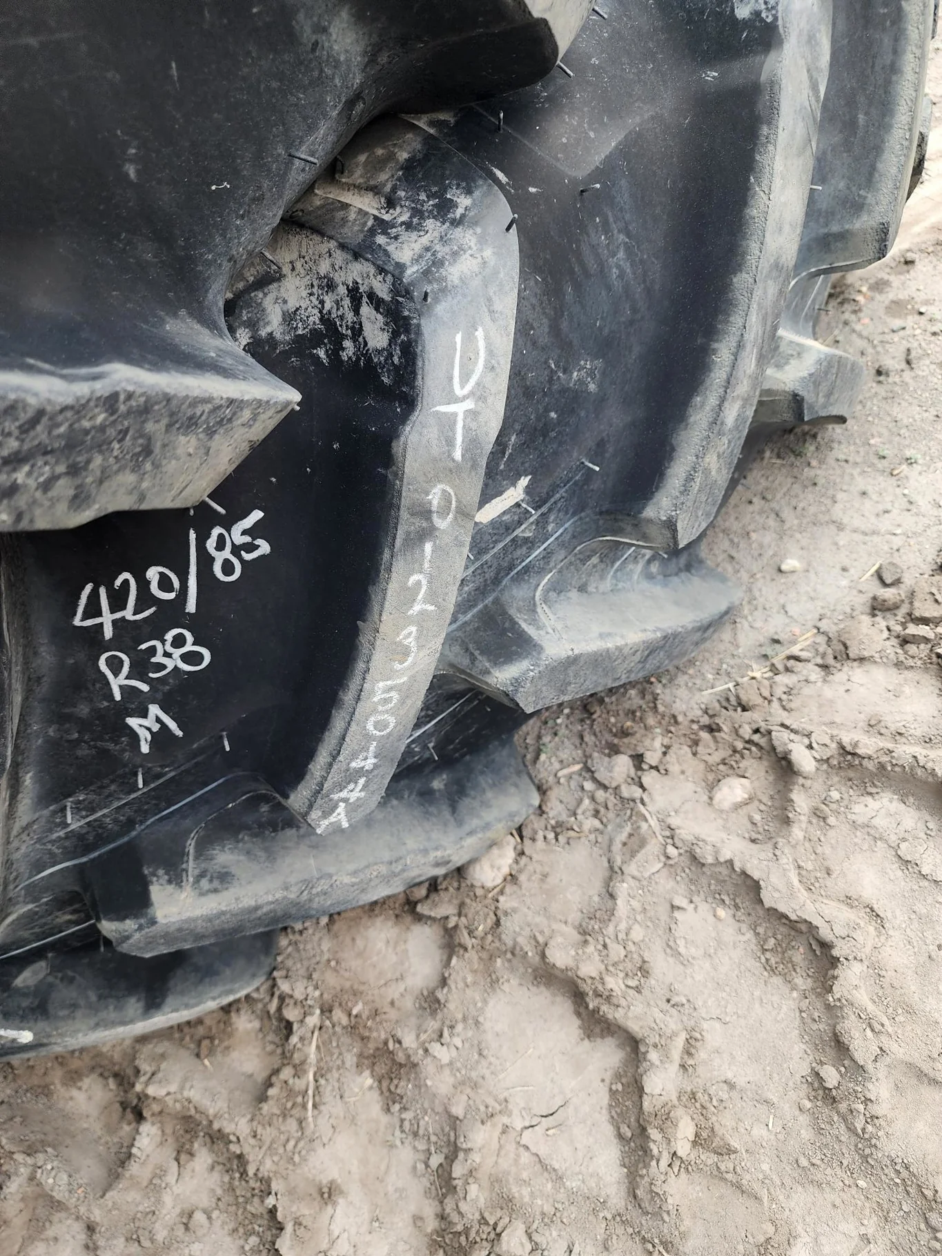 Used 85% 420/85R38 Michelin AgriBib R-1W (147A8/147B) TL (Lug Stubble) image 9
