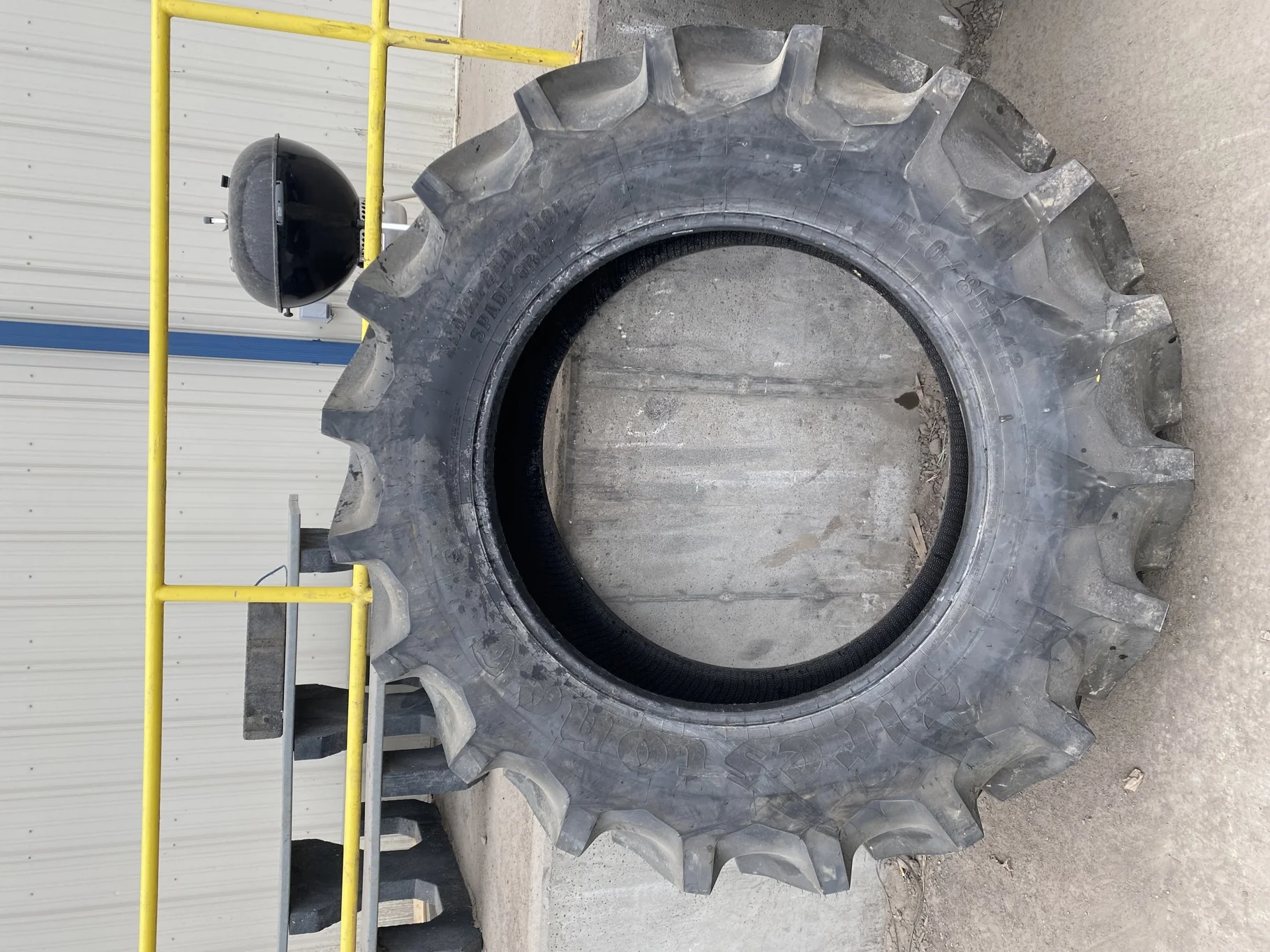 TAKE-OFF 520/85R42 FIRESTONE CHAMPION SPADE GRIP R-2 (164A8/B)