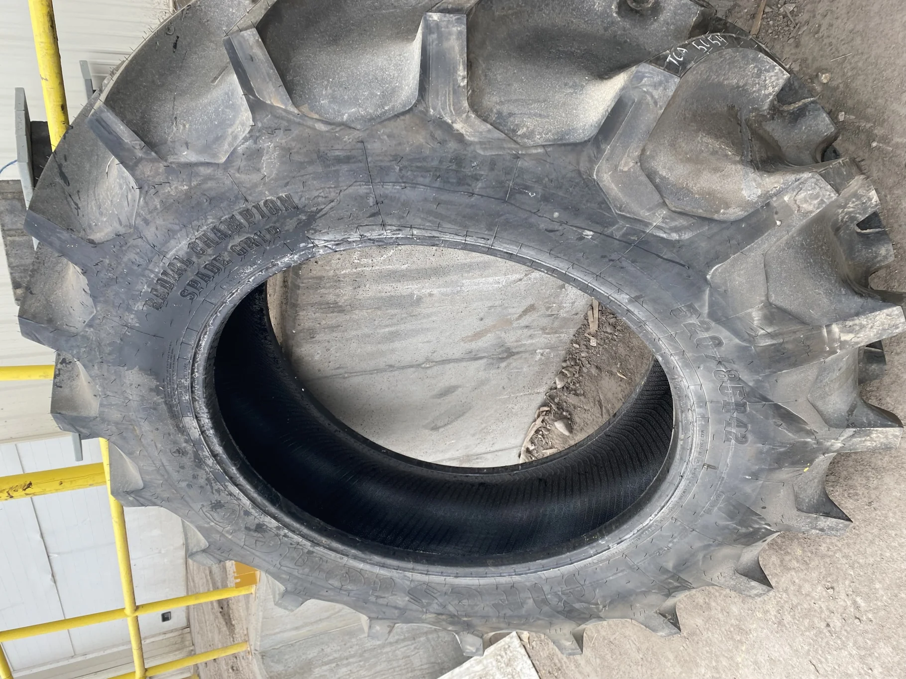 TAKE-OFF 520/85R42 FIRESTONE CHAMPION SPADE GRIP R-2 (164A8/B) image 3