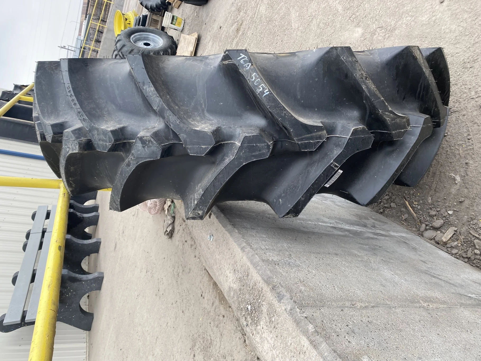 TAKE-OFF 520/85R42 FIRESTONE CHAMPION SPADE GRIP R-2 (164A8/B) image 4