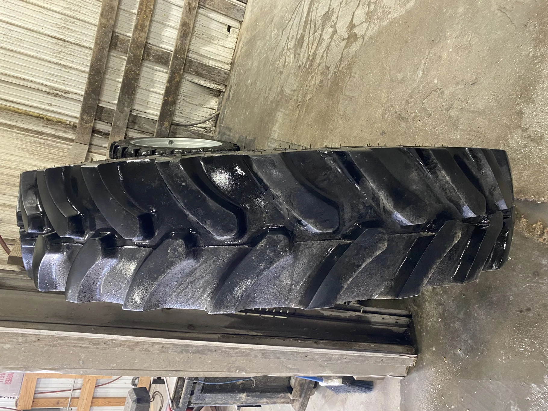 Used 95% VF420/80R46 Firestone Radial All Traction RC  R-1W 175D TL - Good Condition  _x000D_
(Lug C image 3