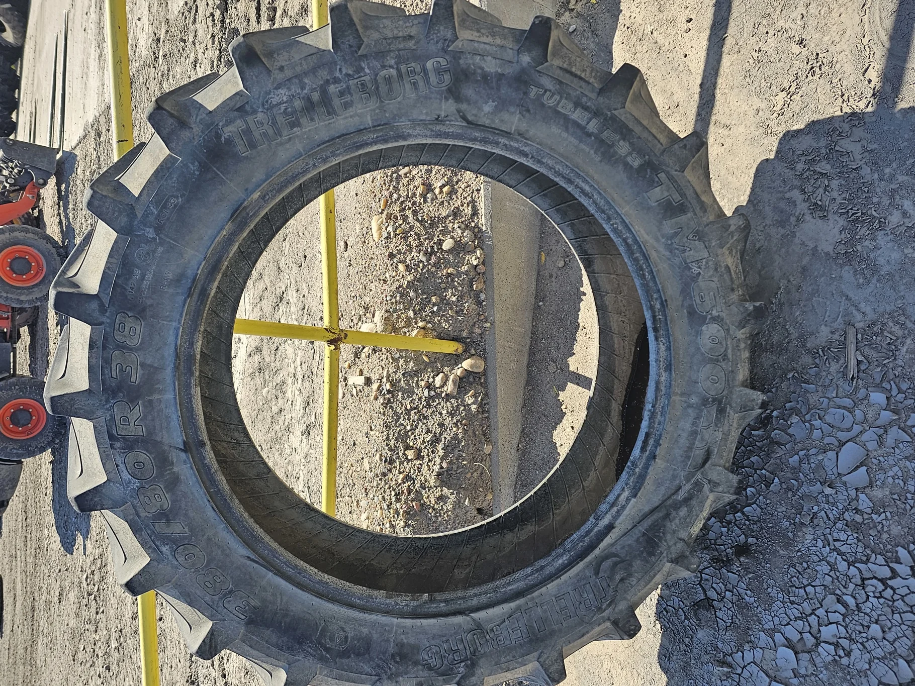 Used 85% 380/85R38 Trelleborg TM600 R-1W 144A8 TL - Good Condition image 2