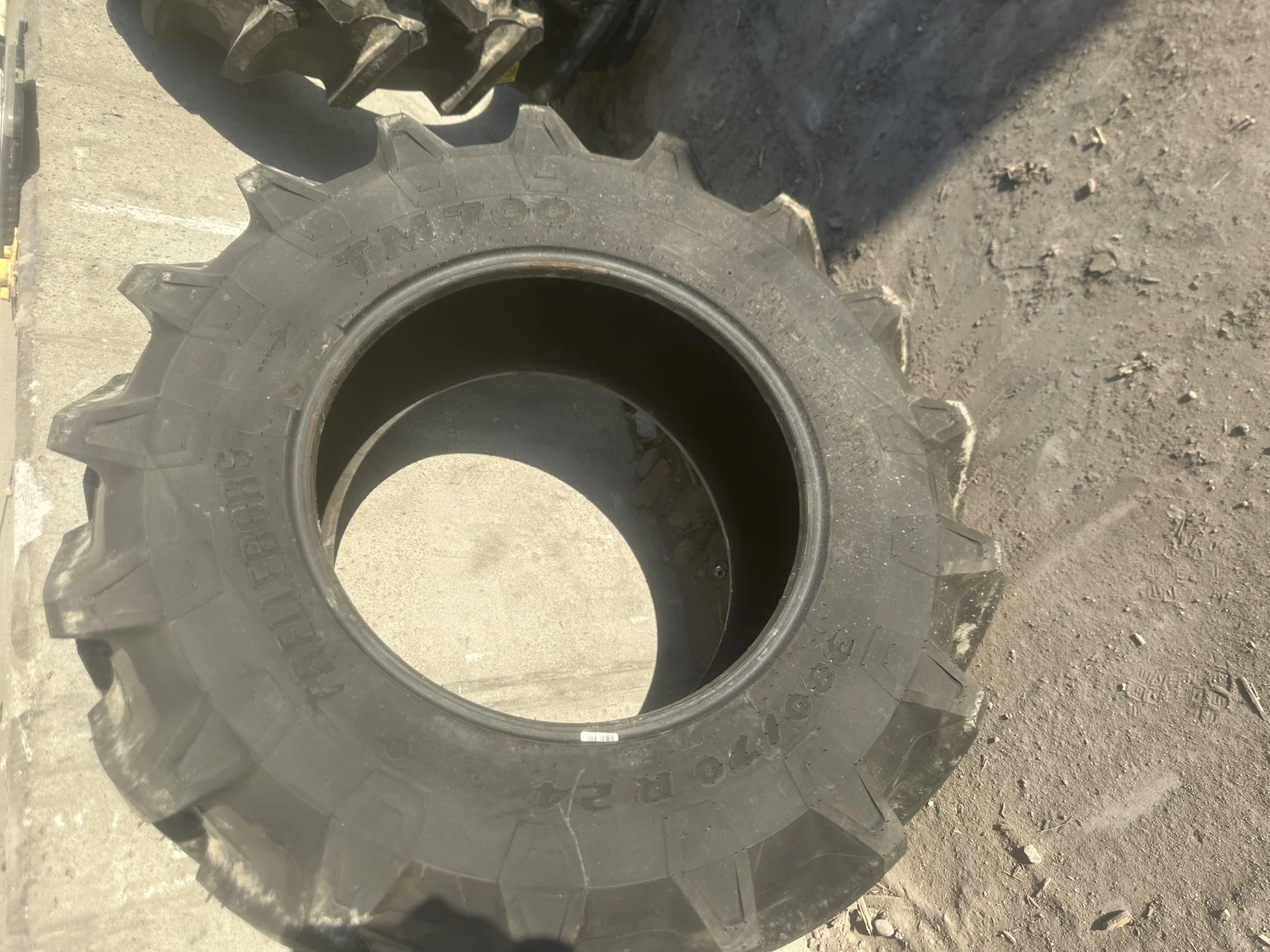 TAKE OFF 380/70R24 Trelleborg TM700 R-1W (125A8) TL (Road Wear)
