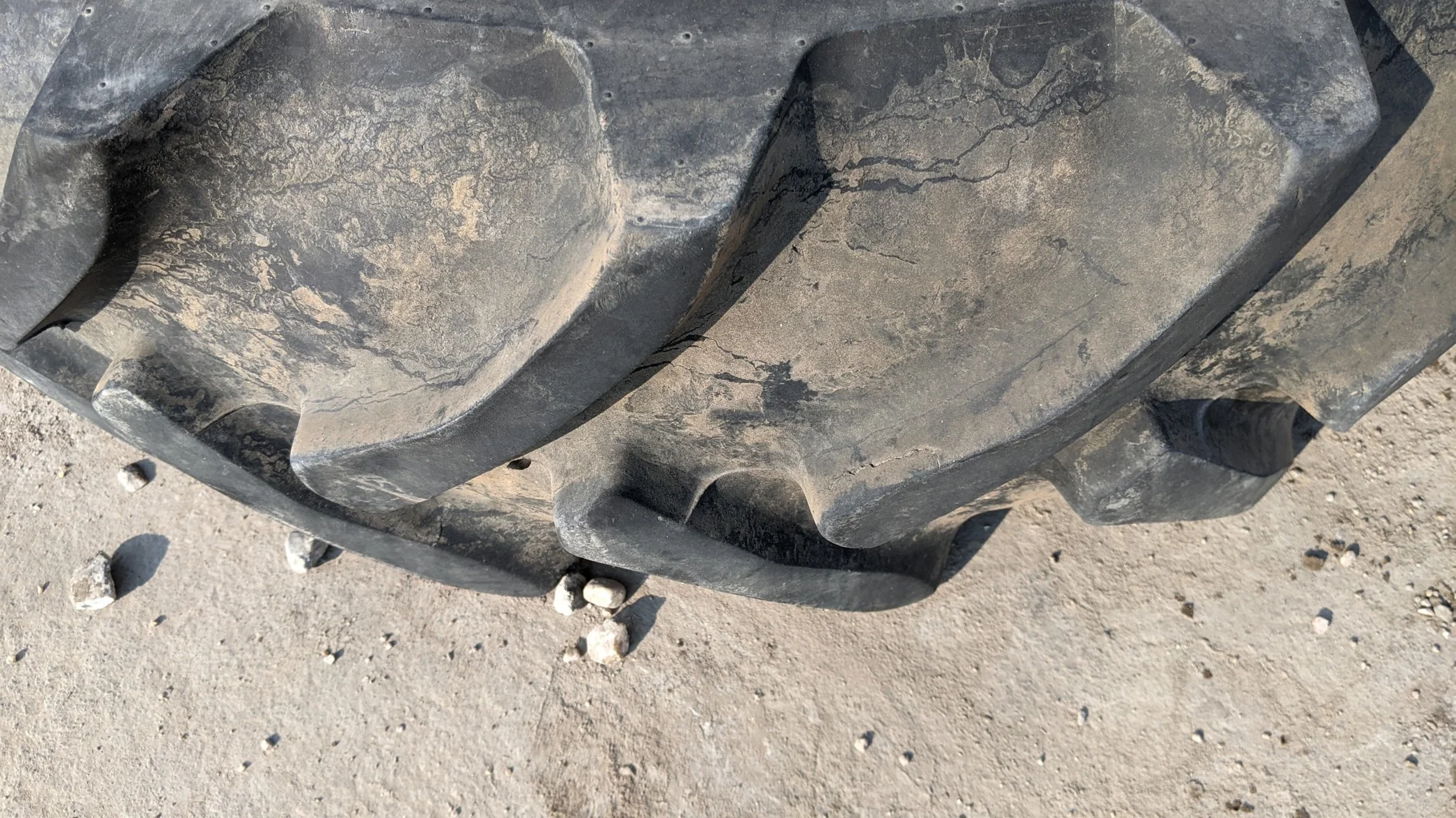 Used 75% 12.4-24 Galaxy Agri Trac II R-1 D(8Ply)(uneven wear, road wear, cuts between lugs, lug cuts image 2