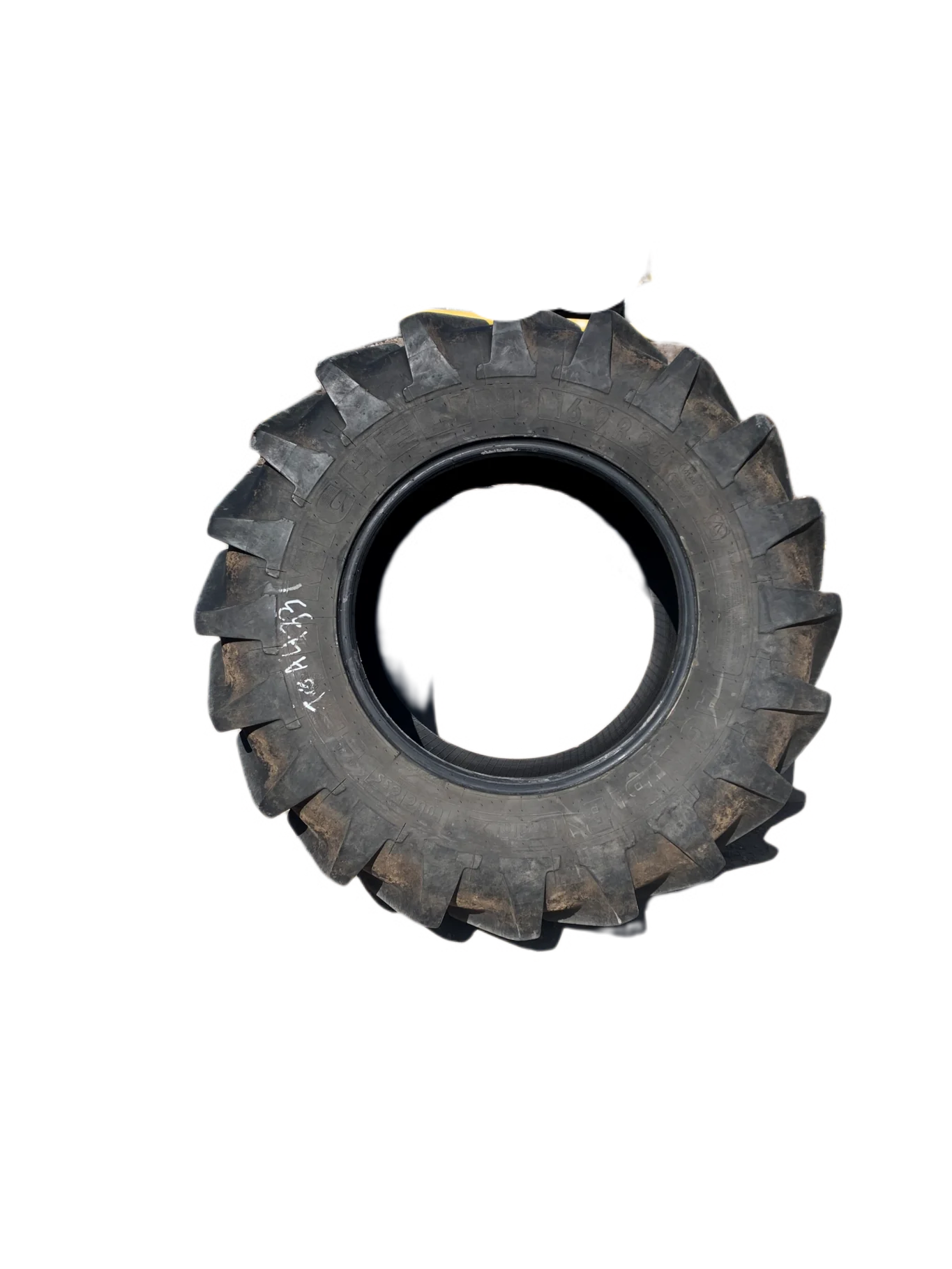 Used 70% 16.9R28 Michelin AgriBib R-1W 141A8/138B TL - Good Condition  _x000D_
(Slight Stubble, Lug image 2