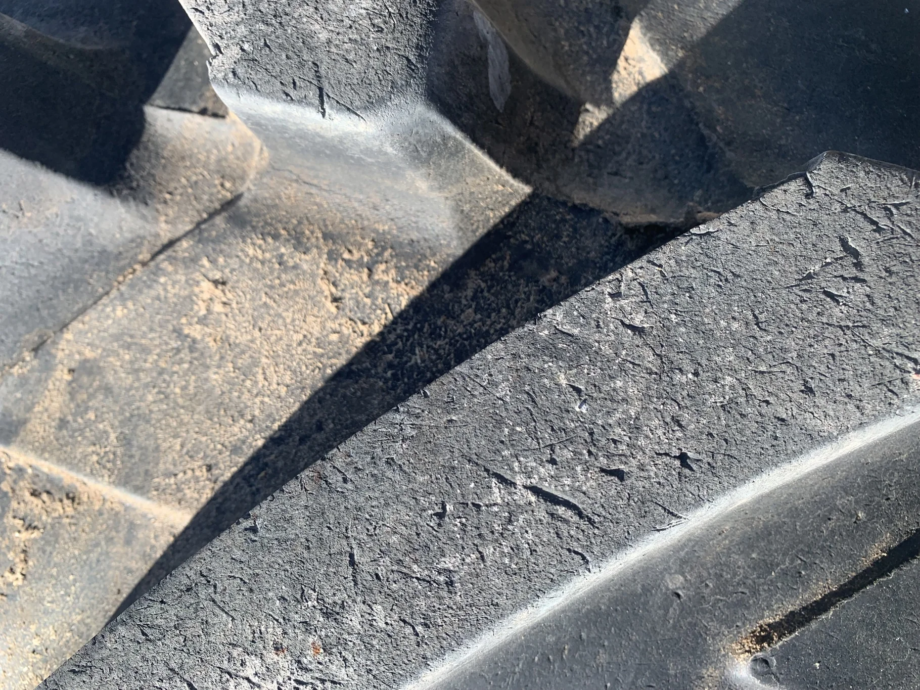 Used 70% 16.9R28 Michelin AgriBib R-1W 141A8/138B TL - Good Condition  _x000D_
(Slight Stubble, Lug image 7
