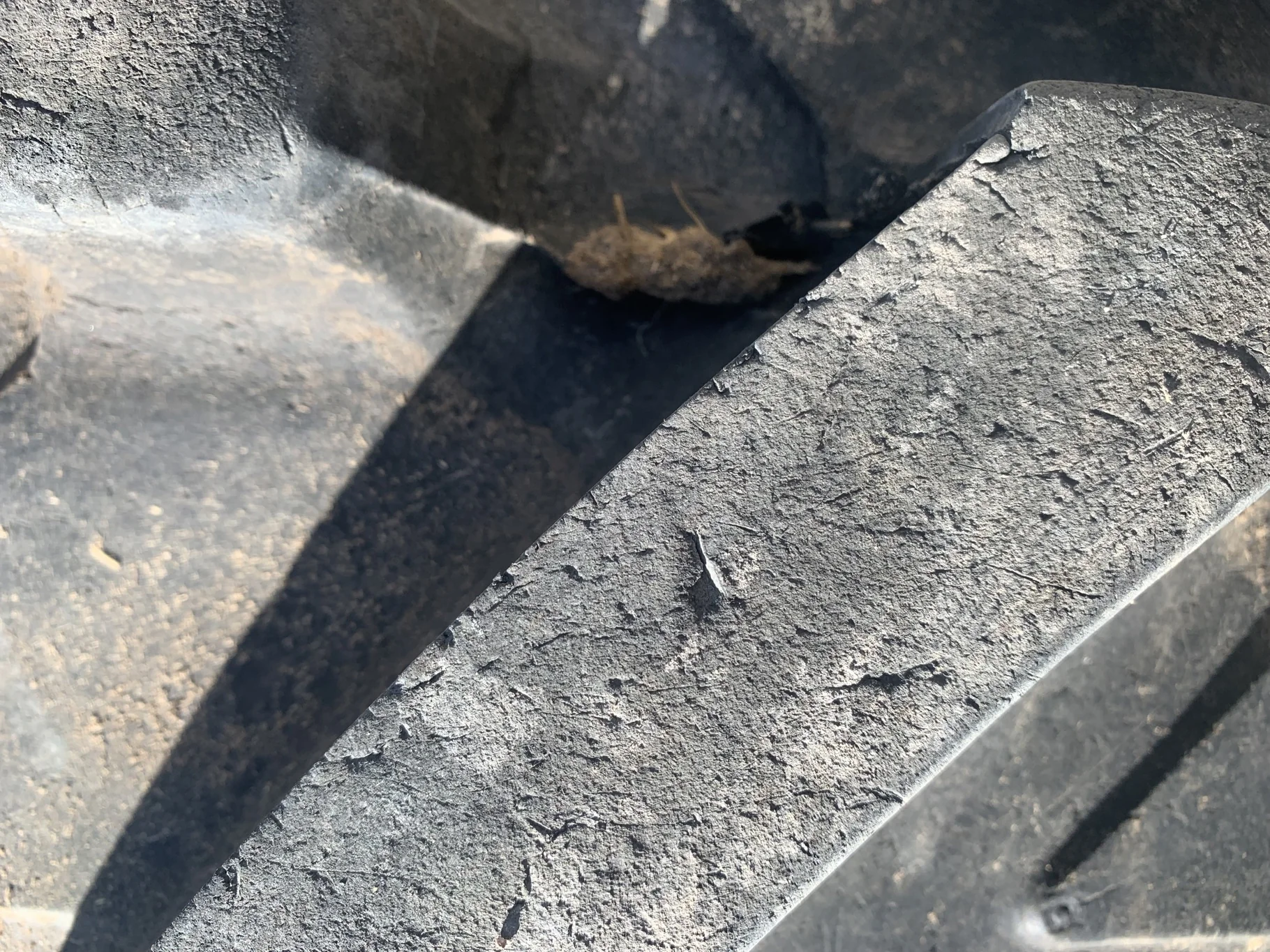 Used 70% 16.9R28 Michelin AgriBib R-1W 141A8/138B TL - Good Condition  _x000D_
(Slight Stubble, Lug image 9