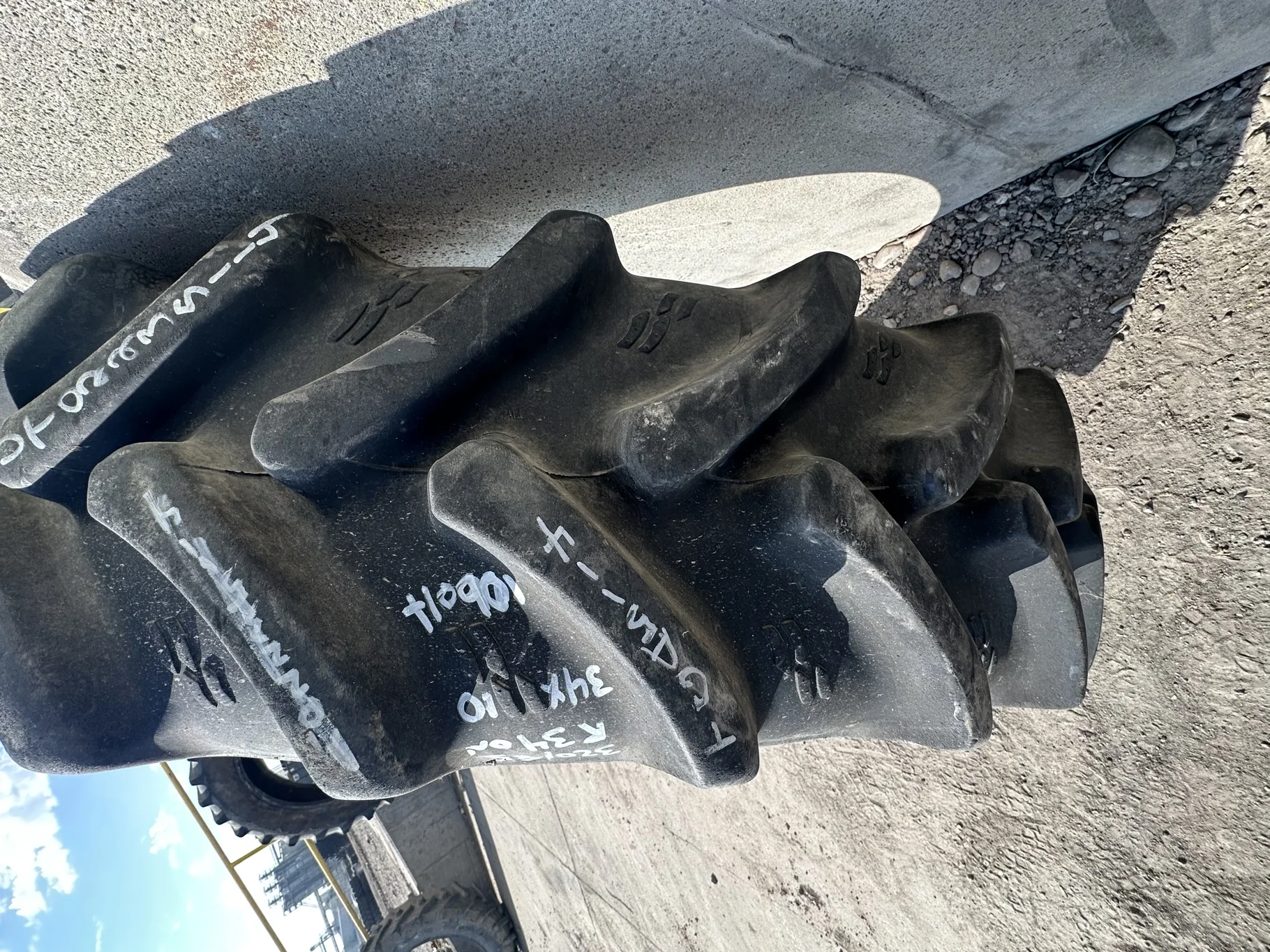 Used 70% 320/85R34 Alliance Farm Pro 2 Radial R-1w (133B) TL  _x000D_
(Uneven Tread Wear, Lug Stubbl image 3