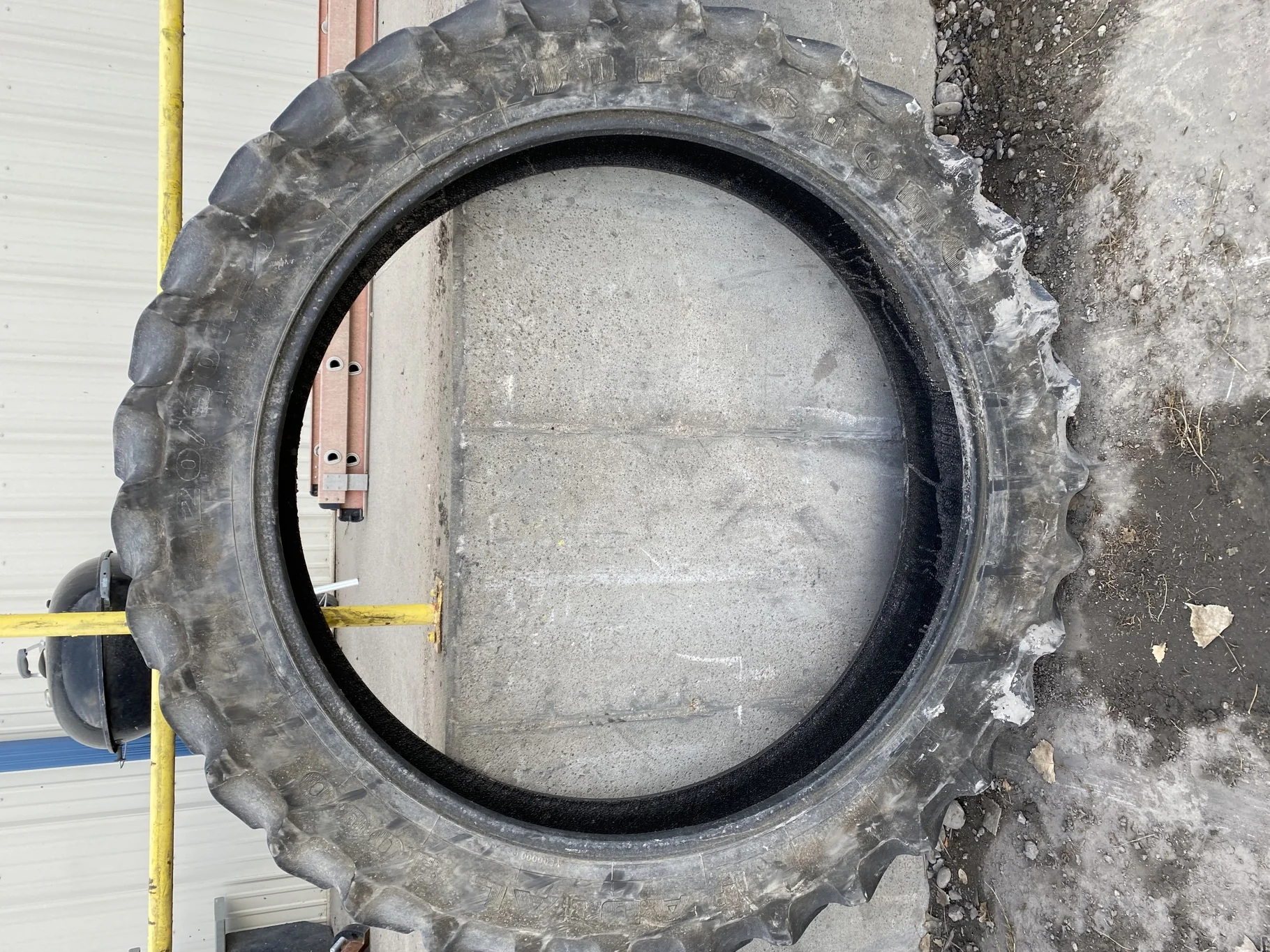 Used 40% 320/90R50 Firestone Radial 9000 R-1W (148B) TL   _x000D_
Road Wear, Uneven Tread Wear, Weat