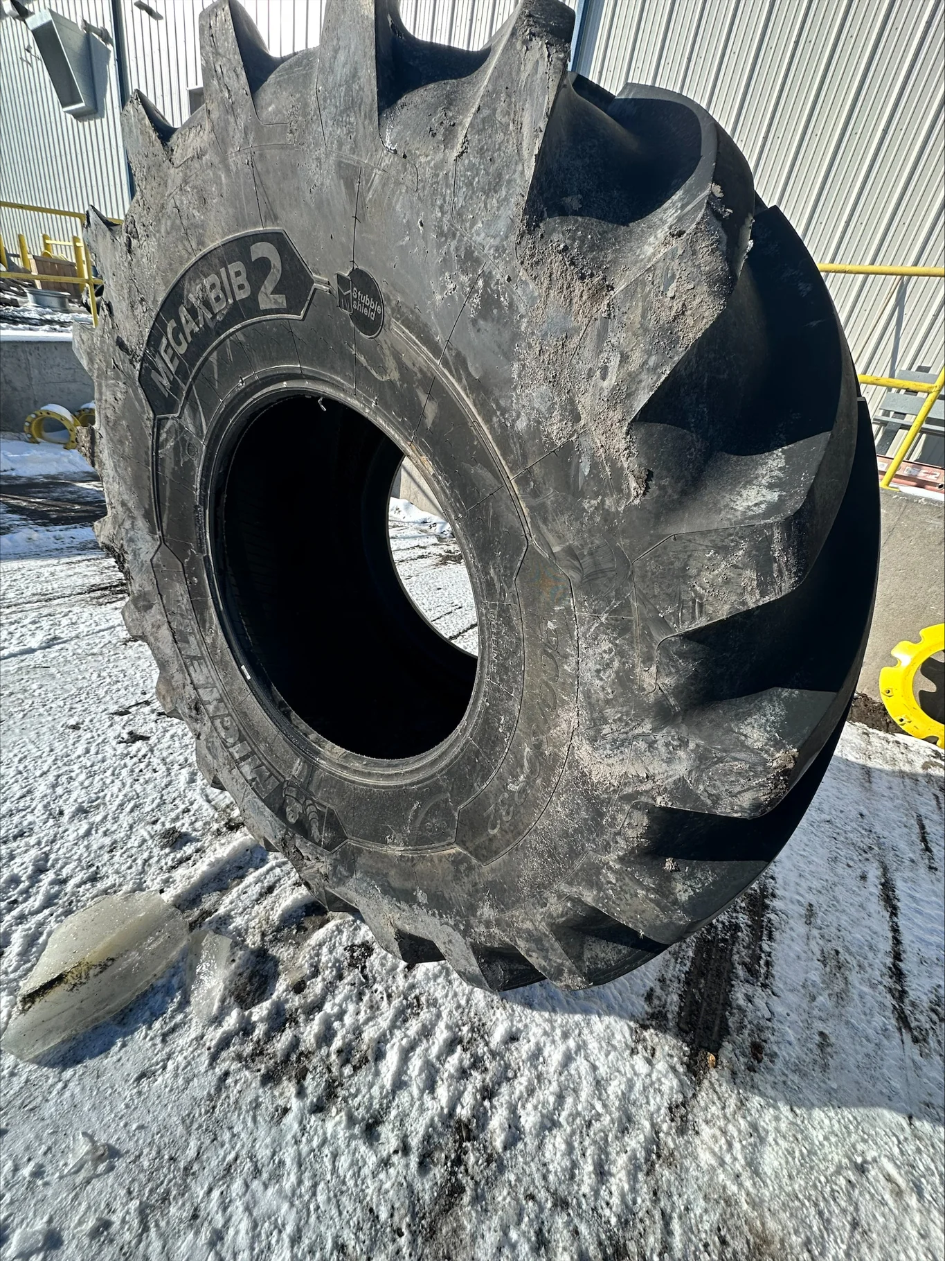 Used 99% 900/60R32 Michelin MegaXBib 2 R-1W 181A8/181B TL - Excellent Condition (lug Cuts, Stubble,
