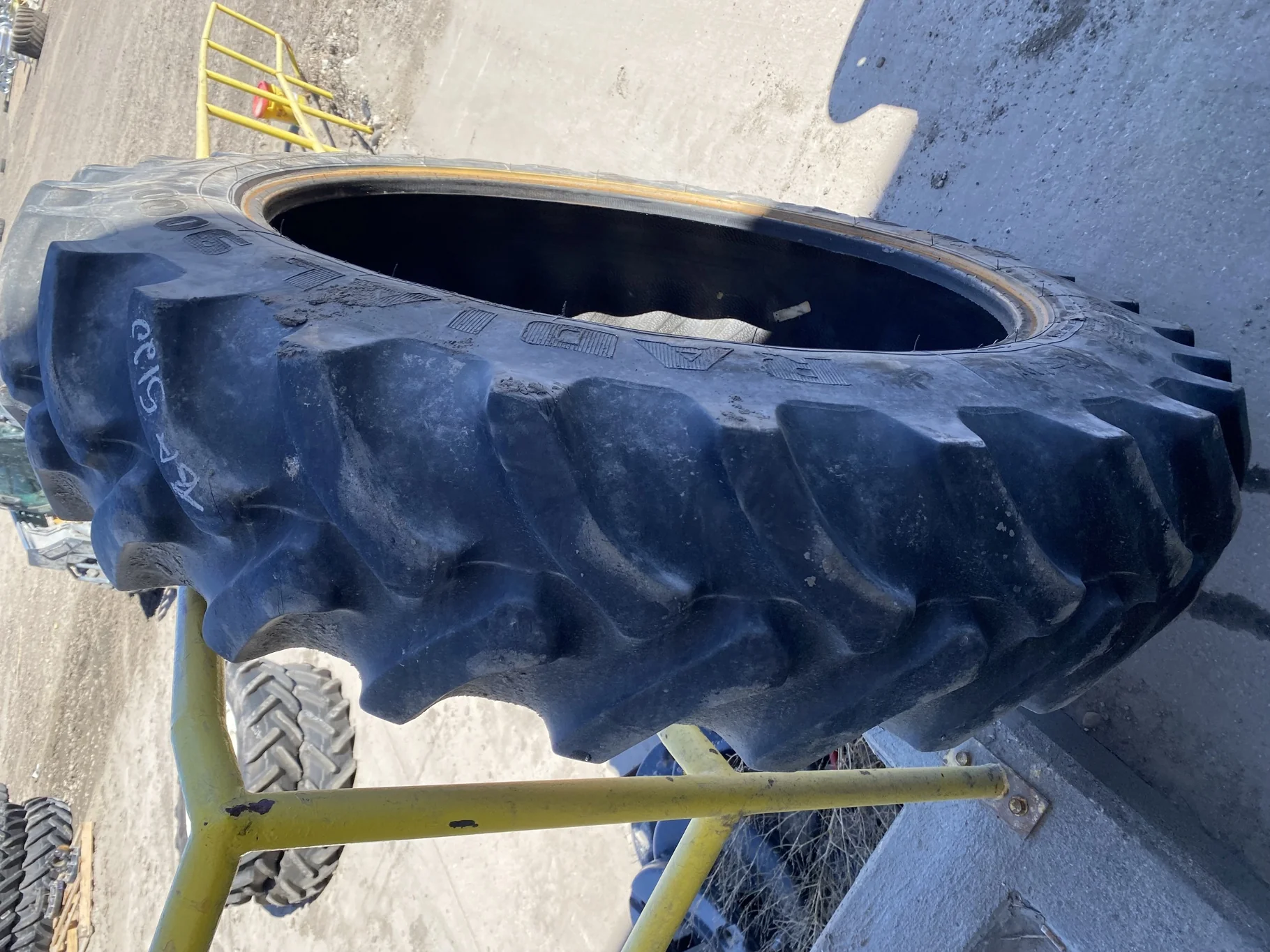 Used 50% 320/85R38 Firestone Radial All Traction DT R-1W 143A8 TL (Lug Cuts, Weathering, roadwear, image 3