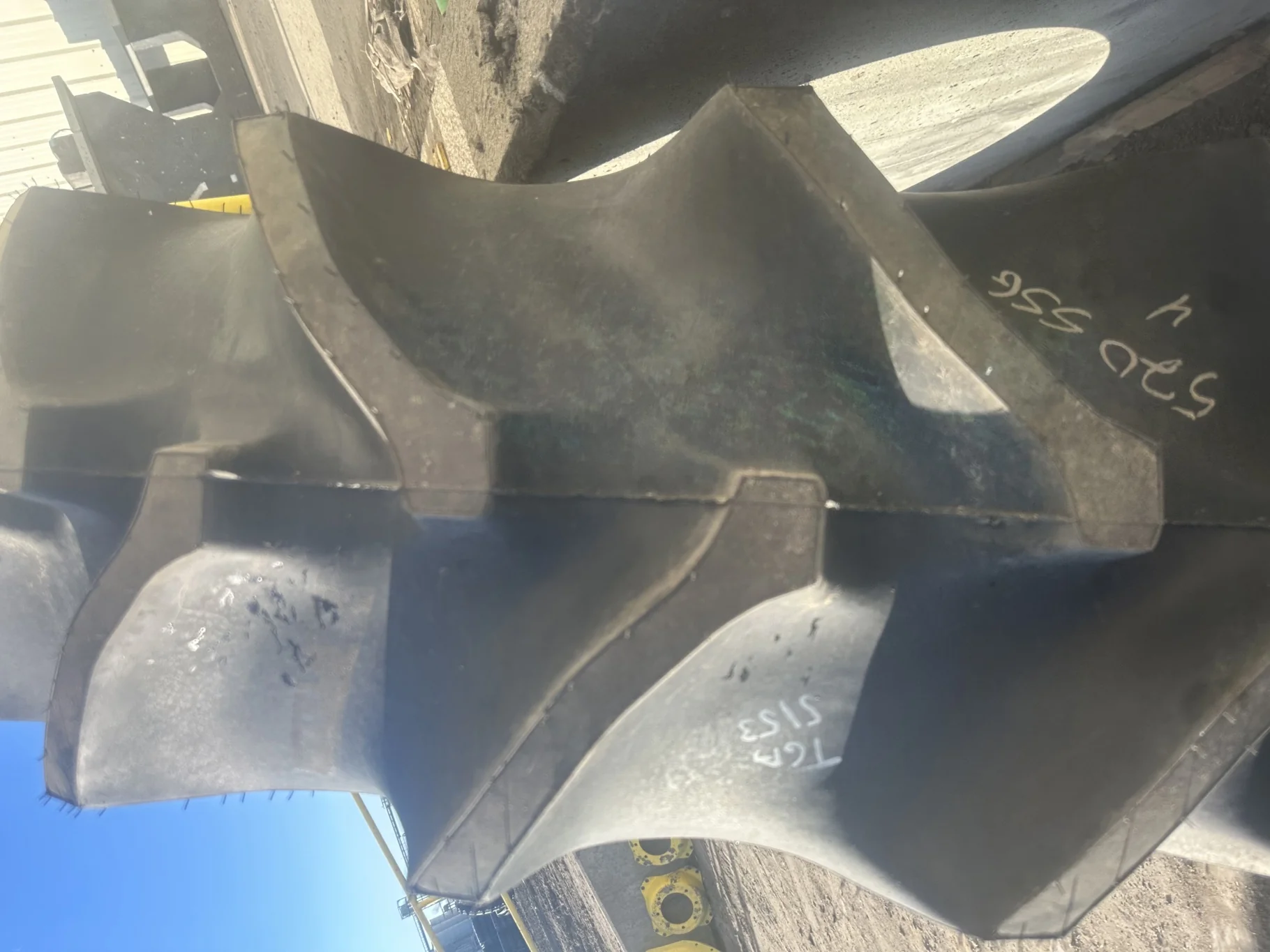 TAKE-OFF 520/85R42 GY SPECIAL SURE GRIP TD8 RADIAL R-2 (162A8/B) TL image 3