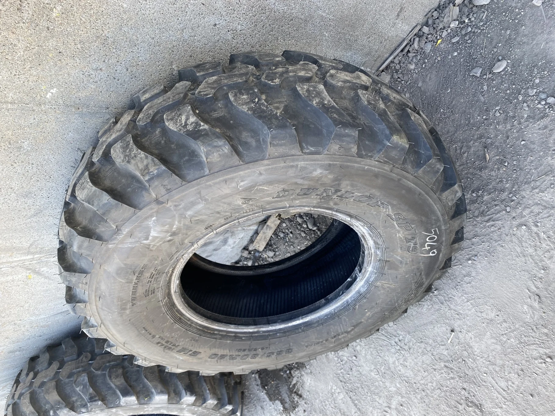 TAKE OFF 365/80R20 Dunlop SPT9 141B