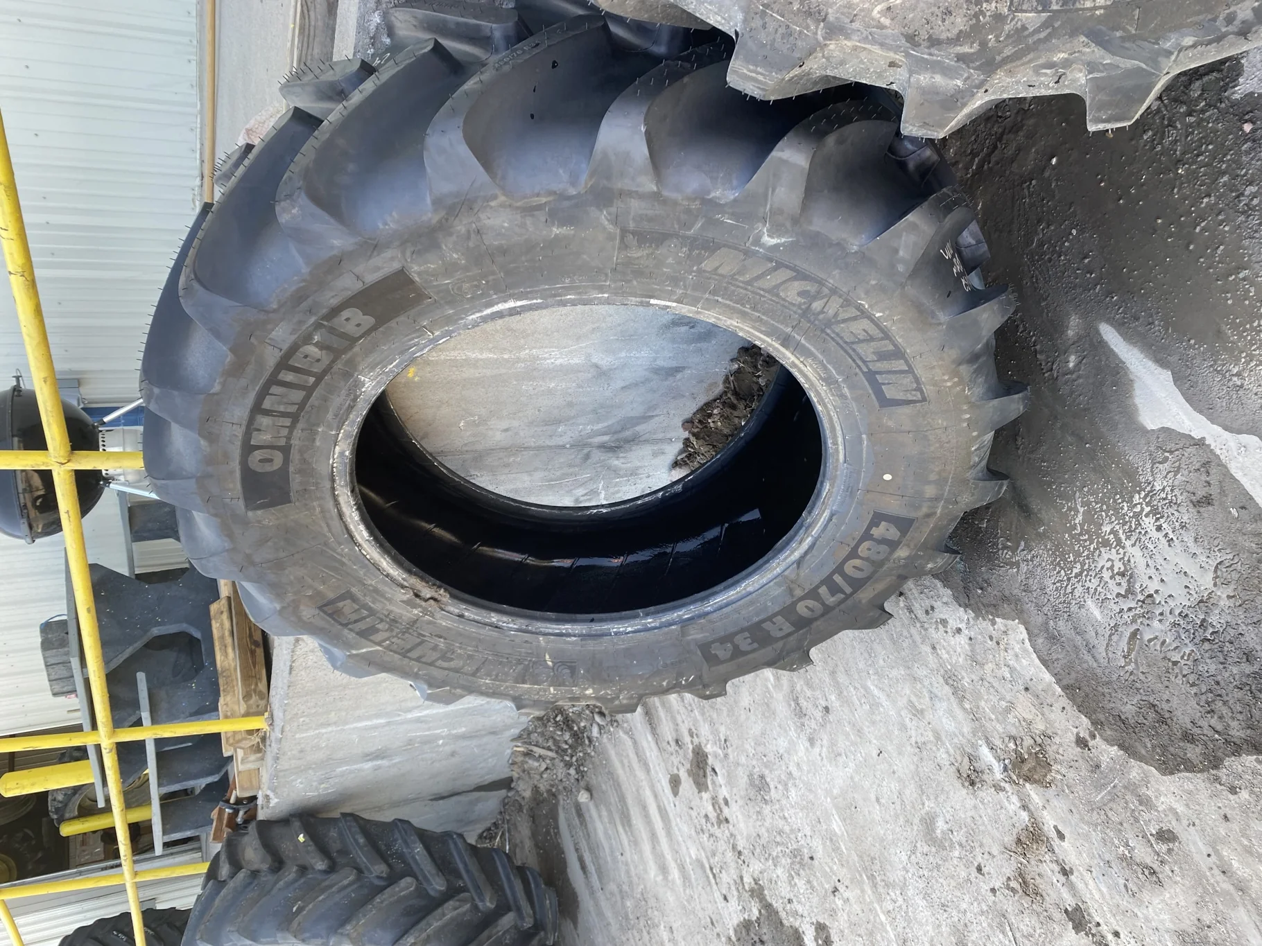 TAKE OFF 480/70R34 Michelin OmniBib R-1W (143D) TL  
(Light Tread Wear On (2) Tires)