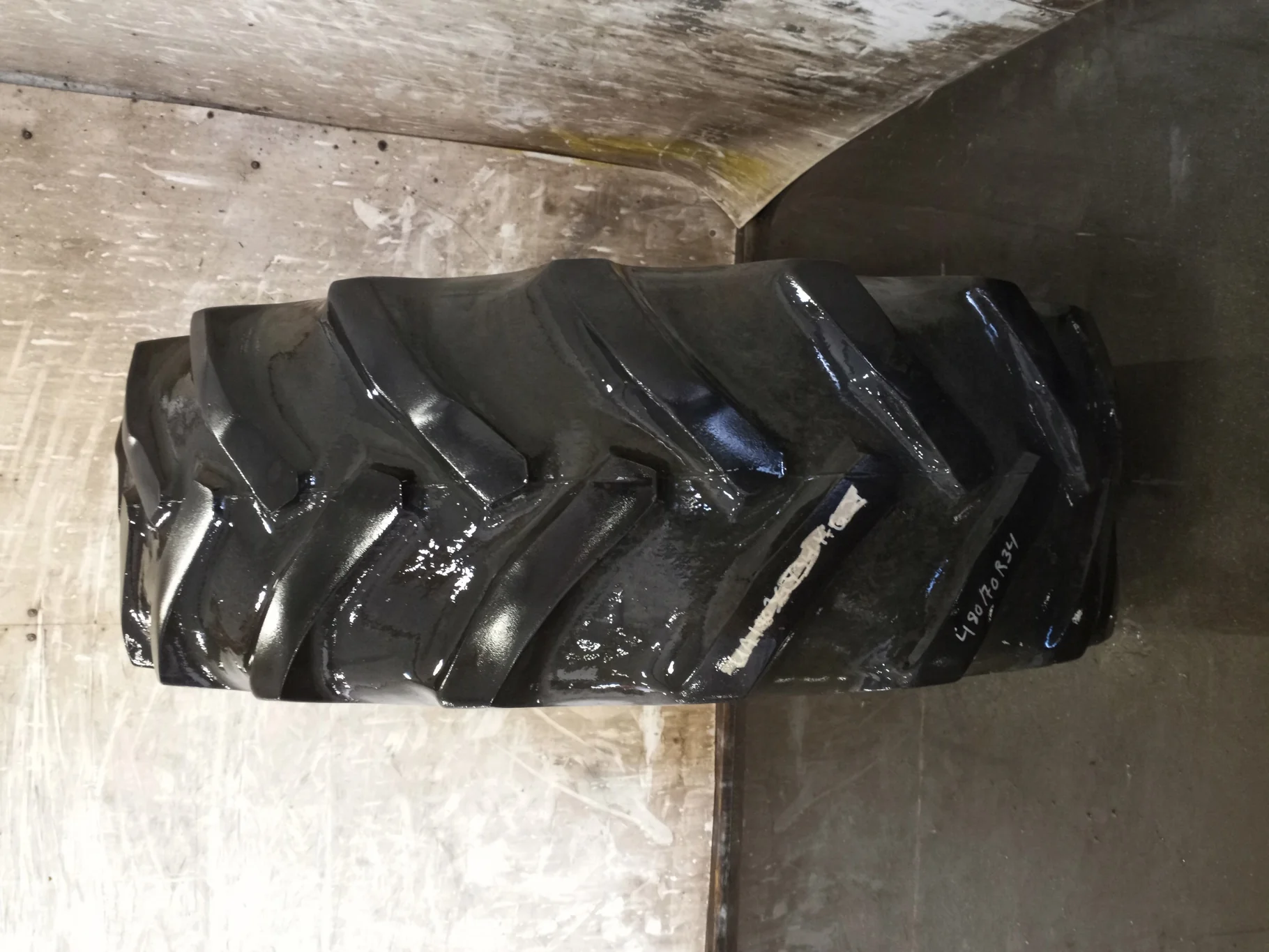Used 50% 480/70R34 Goodyear DT R-1W (155A8) (Uneven tread wear.)