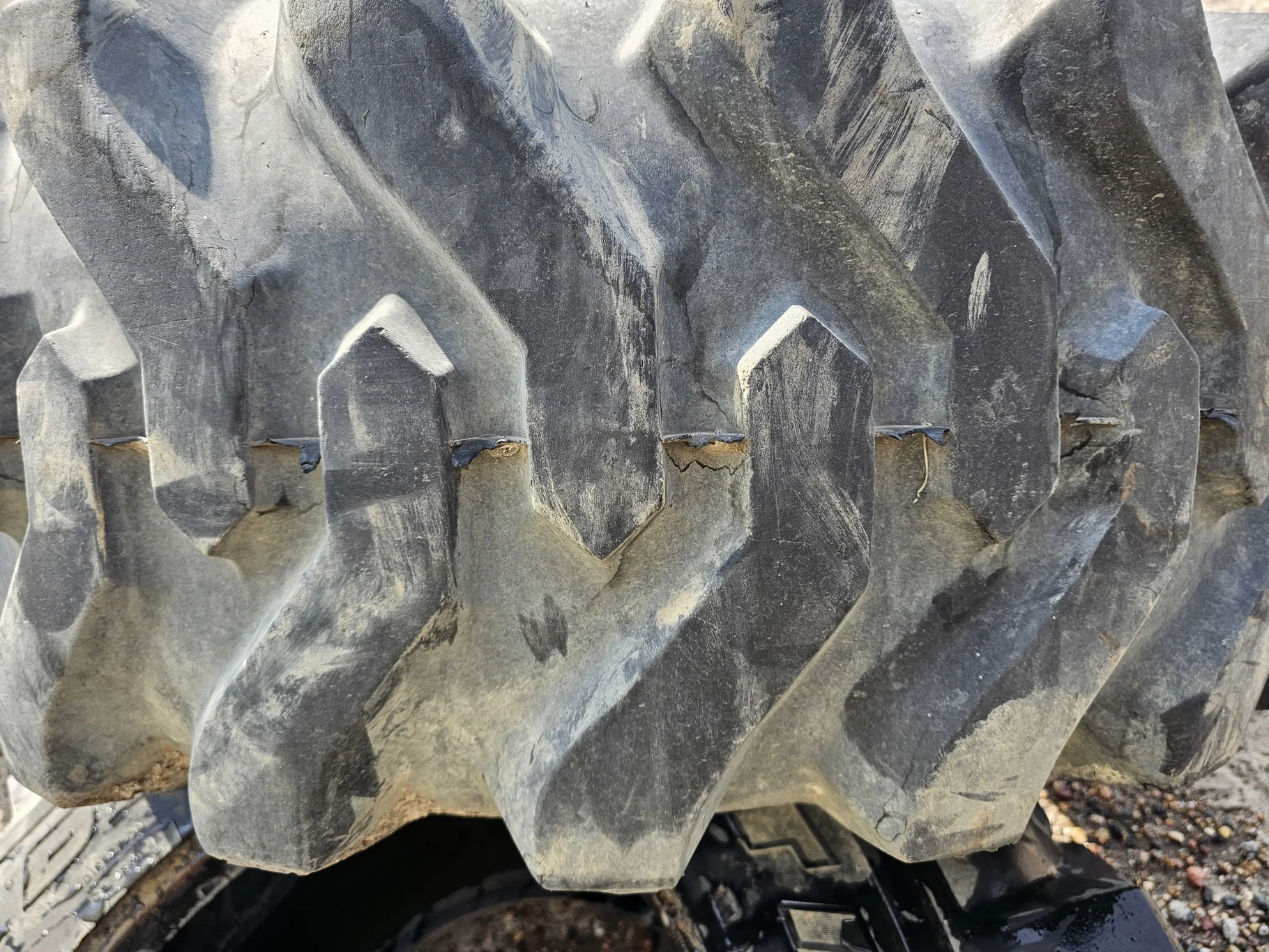 Used 80% 15x19.5 Titan Trac Loader R-4 6 Ply (Lug Stubble) image 3