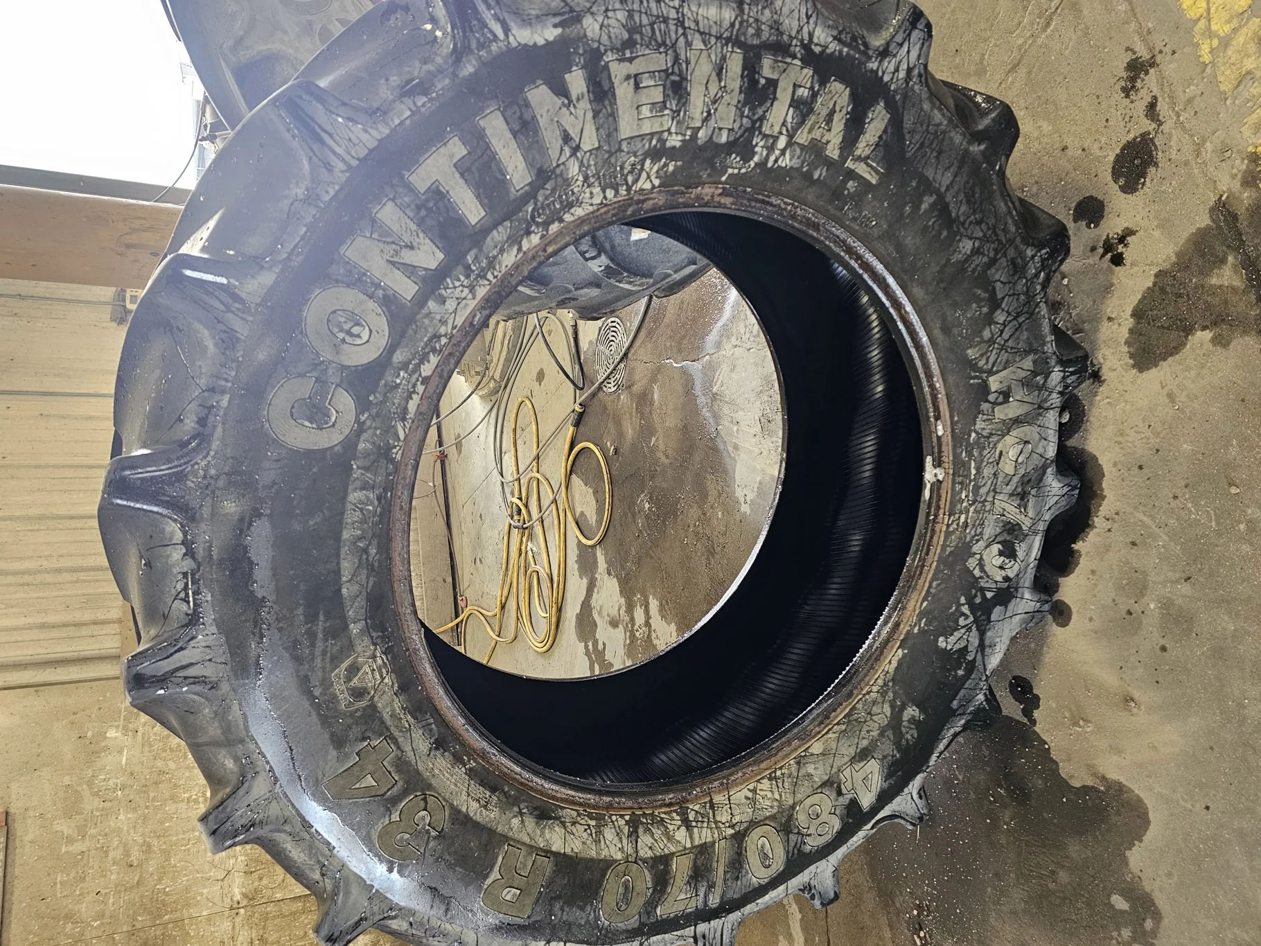 Used 30% 480/70R34 Continental HC 70 R-1W 143D TL - poor condition image 2
