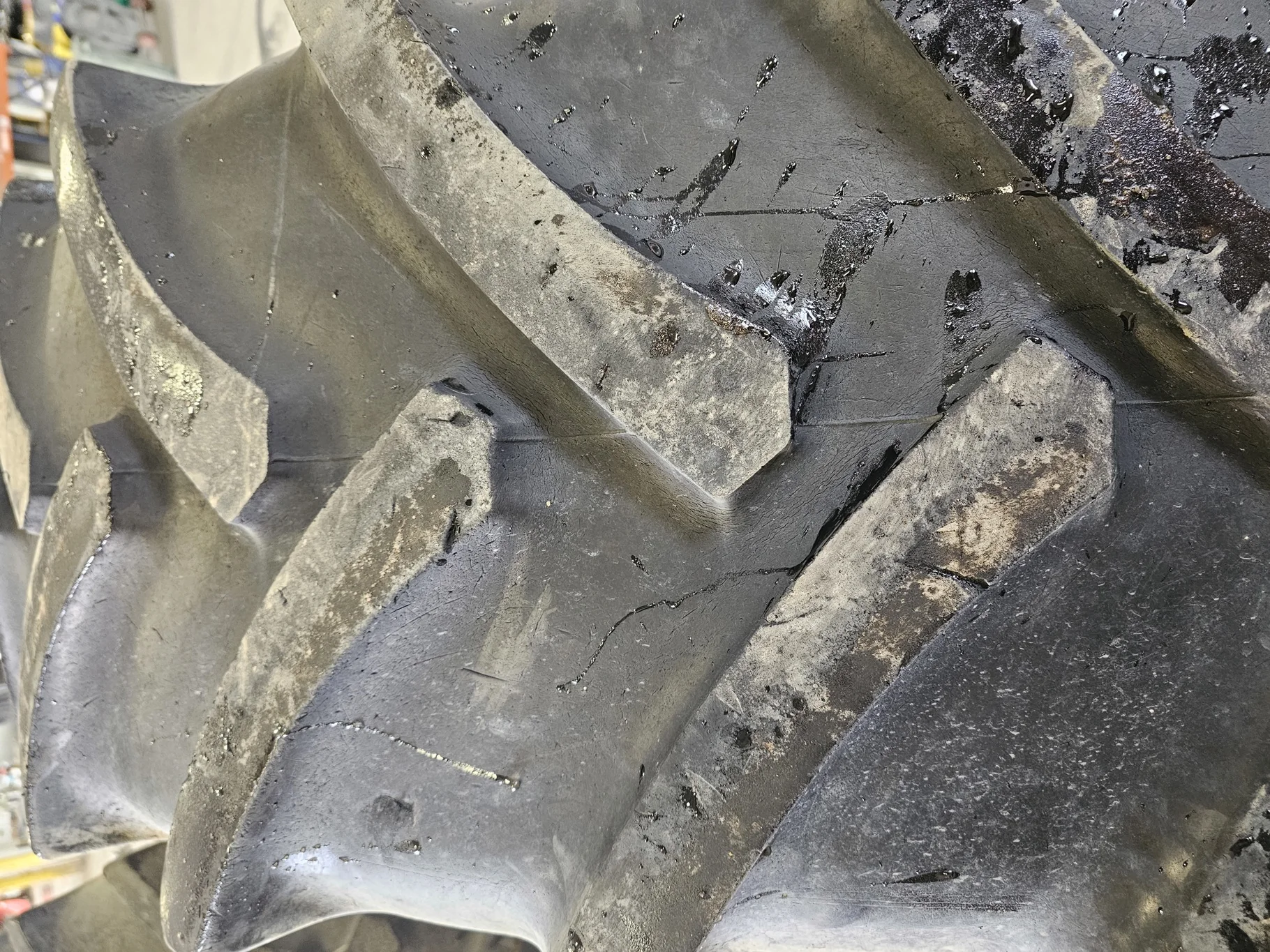 Used 30% 480/70R34 Continental HC 70 R-1W 143D TL - poor condition image 3