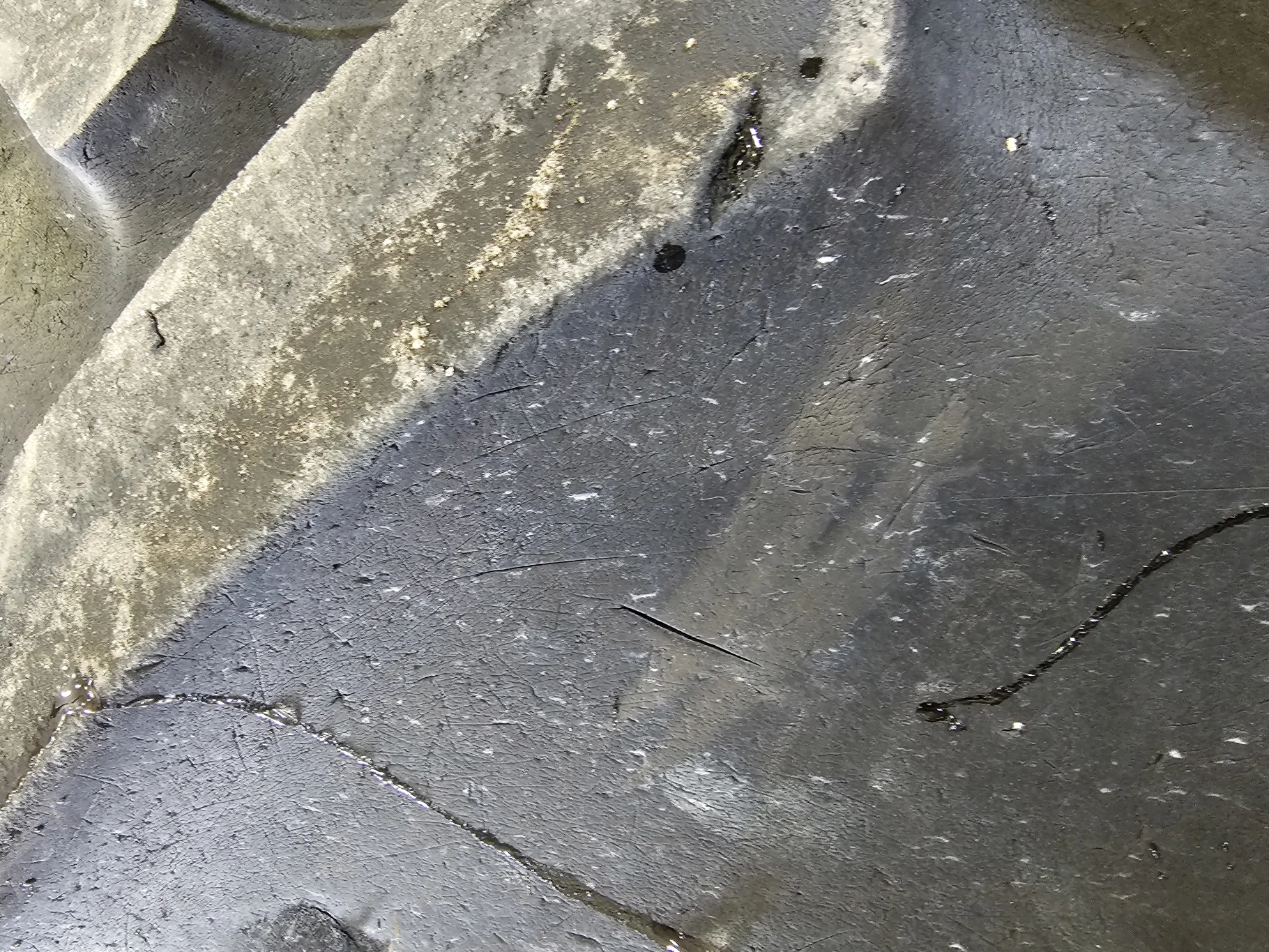 Used 30% 480/70R34 Continental HC 70 R-1W 143D TL - poor condition image 4