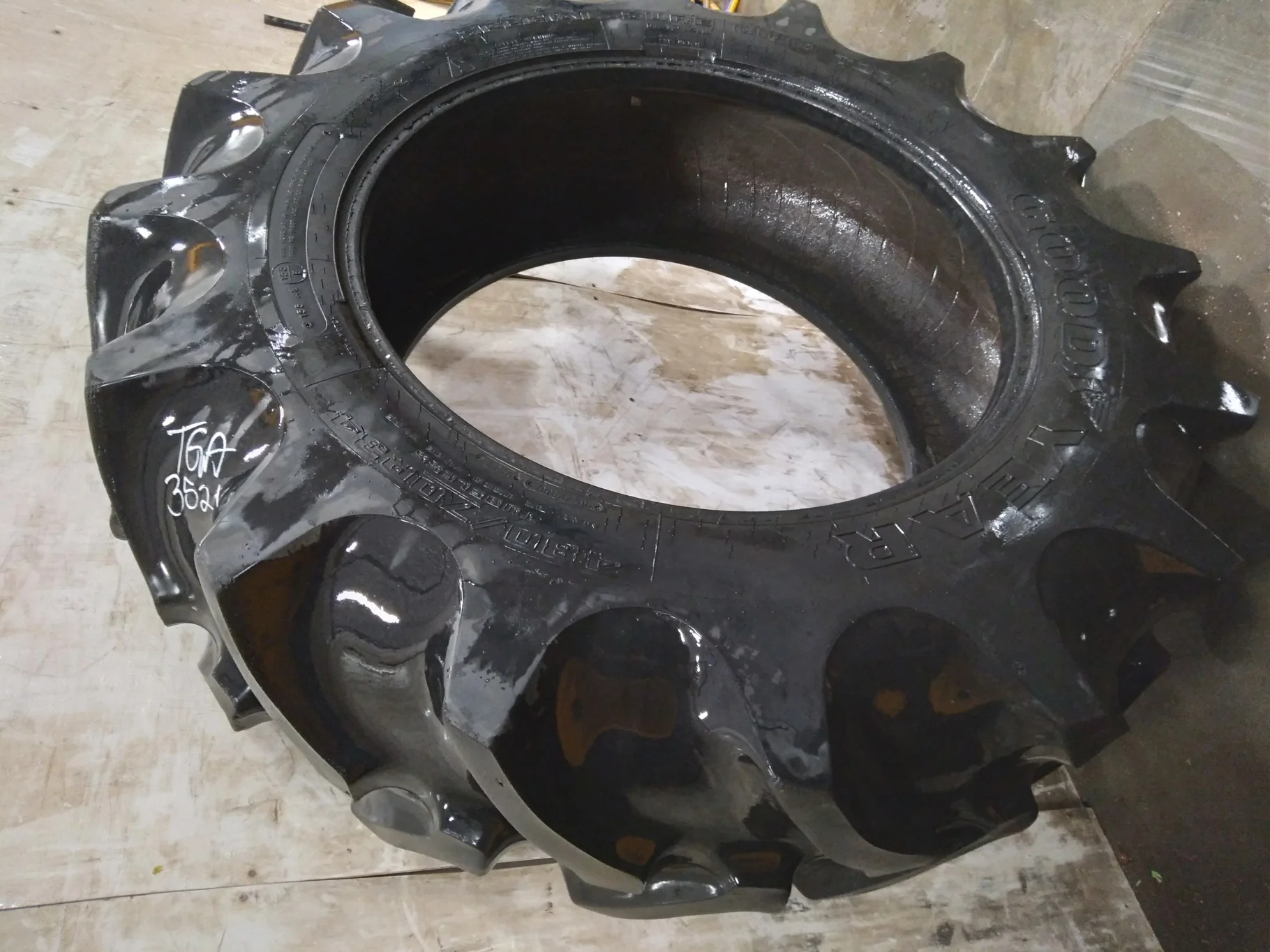 Used 65% 480/70R34 Goodyear Special Sure Grip TD8 (155A8/155B) TL R-2 (uneven road wear - fair) image 2