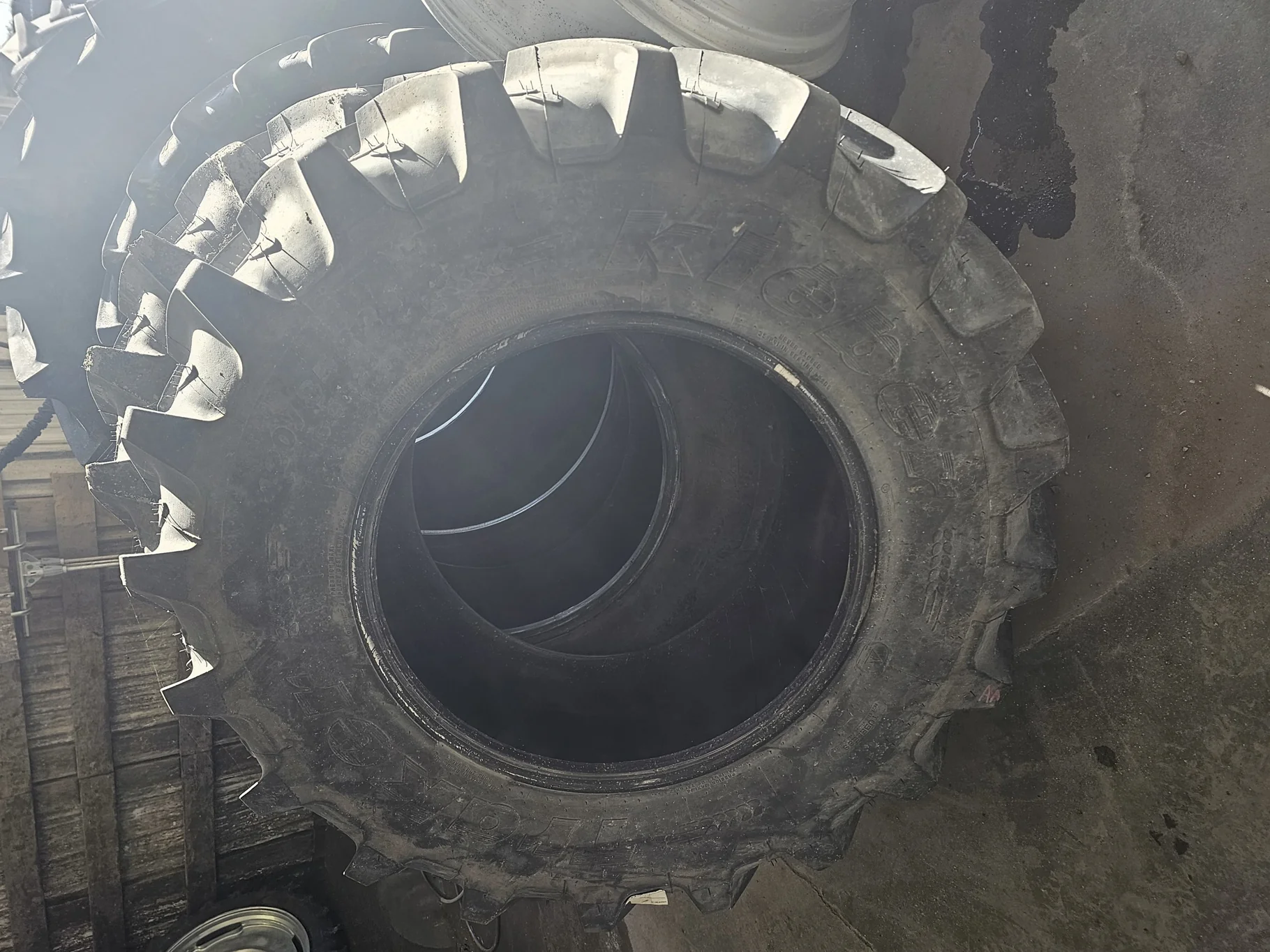 TAKE OFF 16.9R28 Kleber Traker R-1W 119A8 TL - Excellent Condition