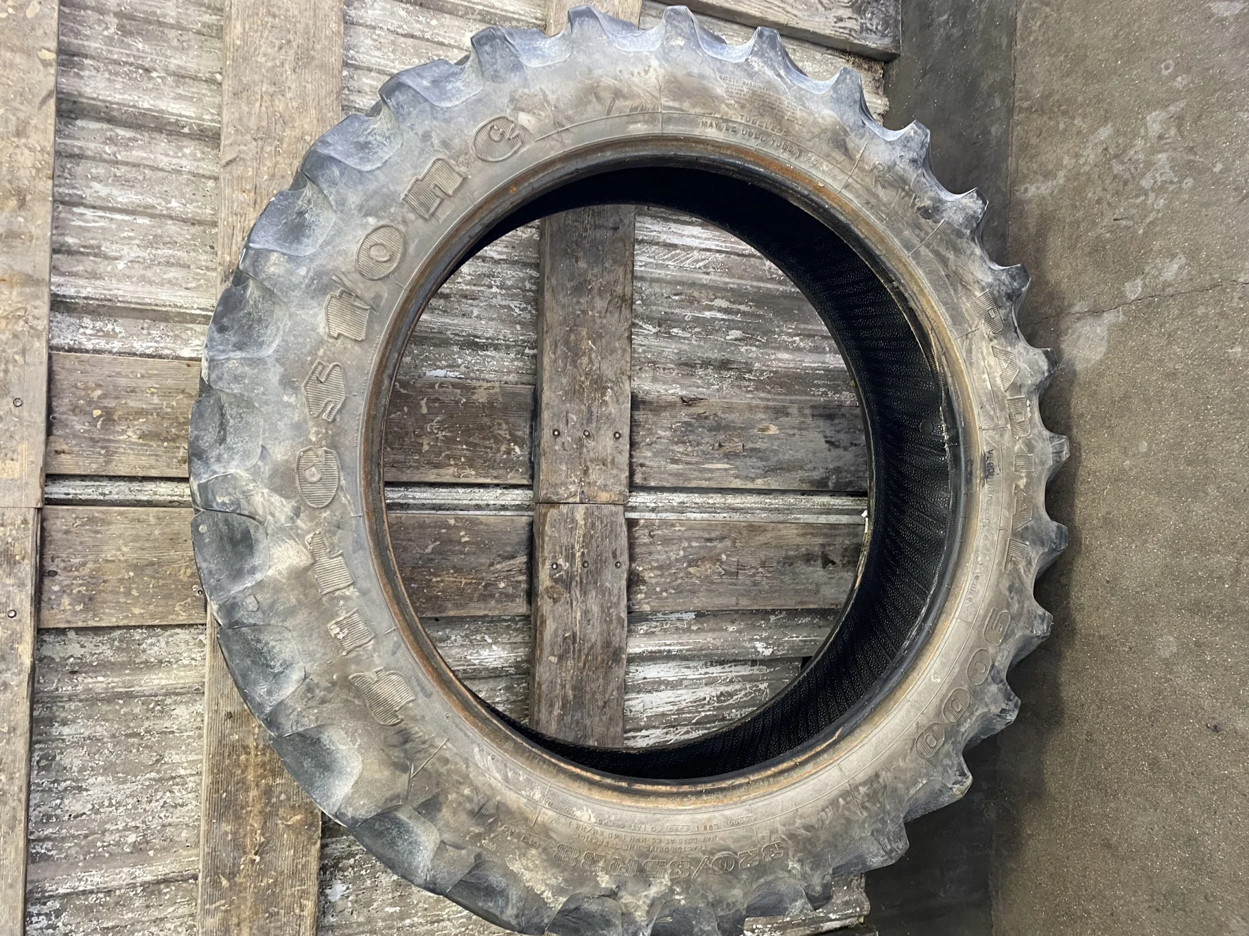 Used 65% 320/85R38 Firestone Radial 9000 R-1W 143A8 TL