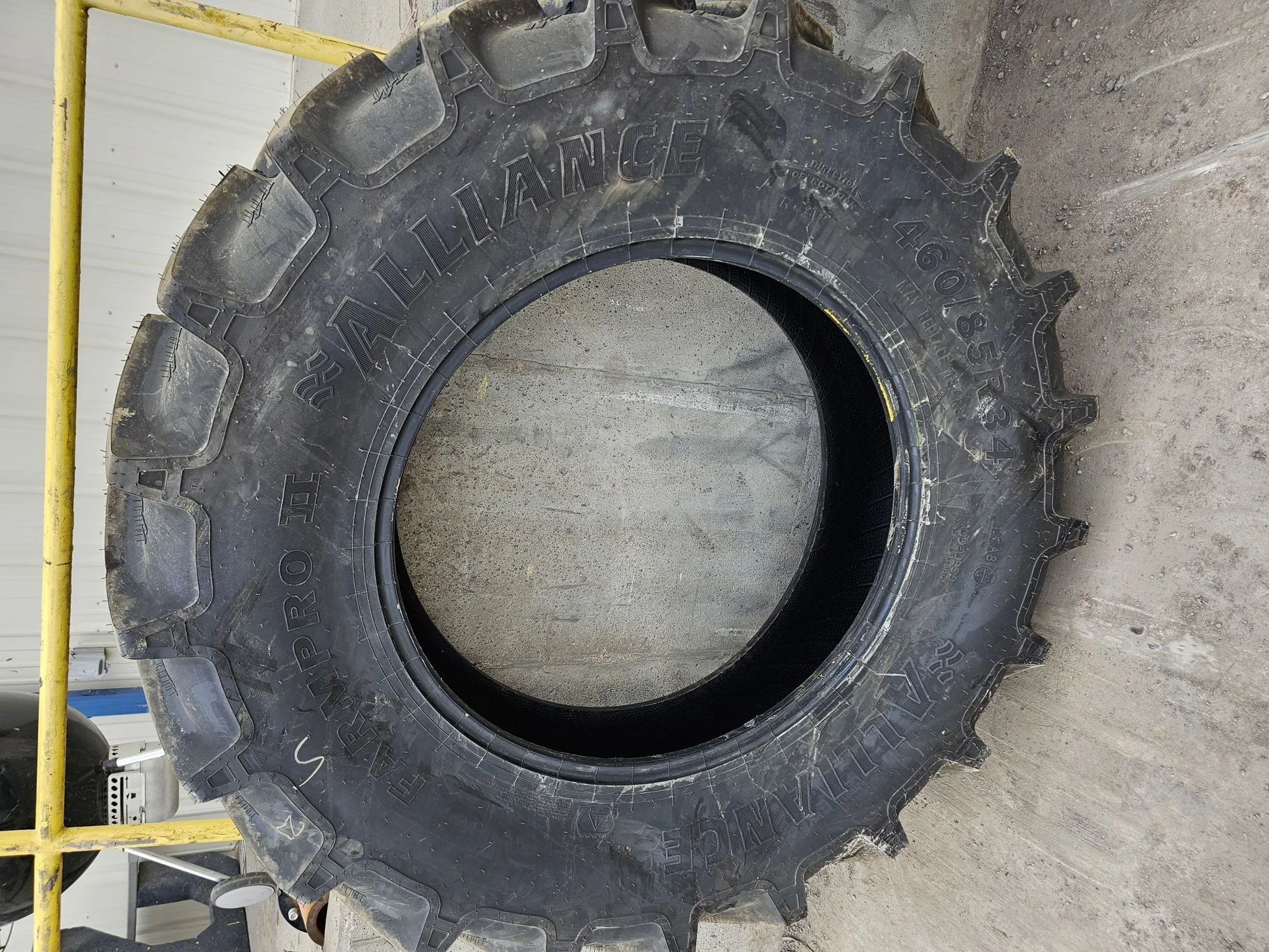 Take Off 460/85R34 (18.4R34) Alliance Farm Pro 2 147A8/147B TL image 2