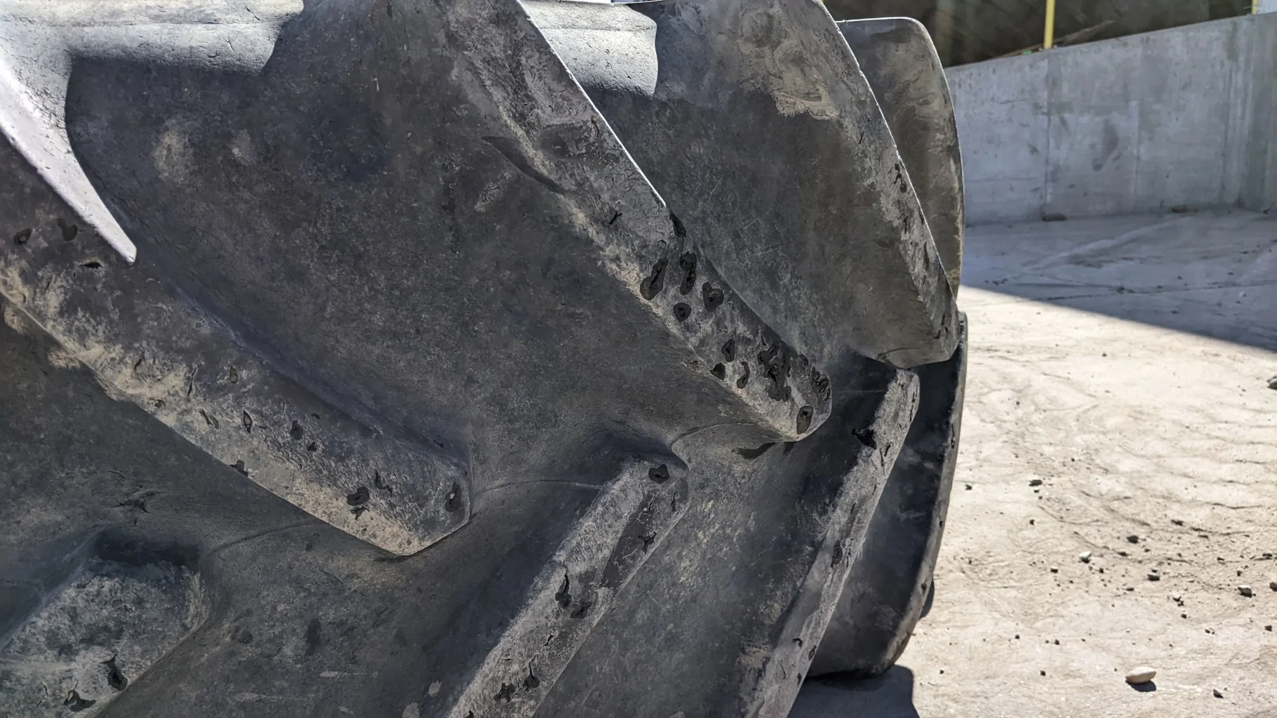 Used 85% 580/70R38 Goodyear Optitrac R-1W (155A8/152B) TL (Weathering cracks. Chunks missing from lu image 3