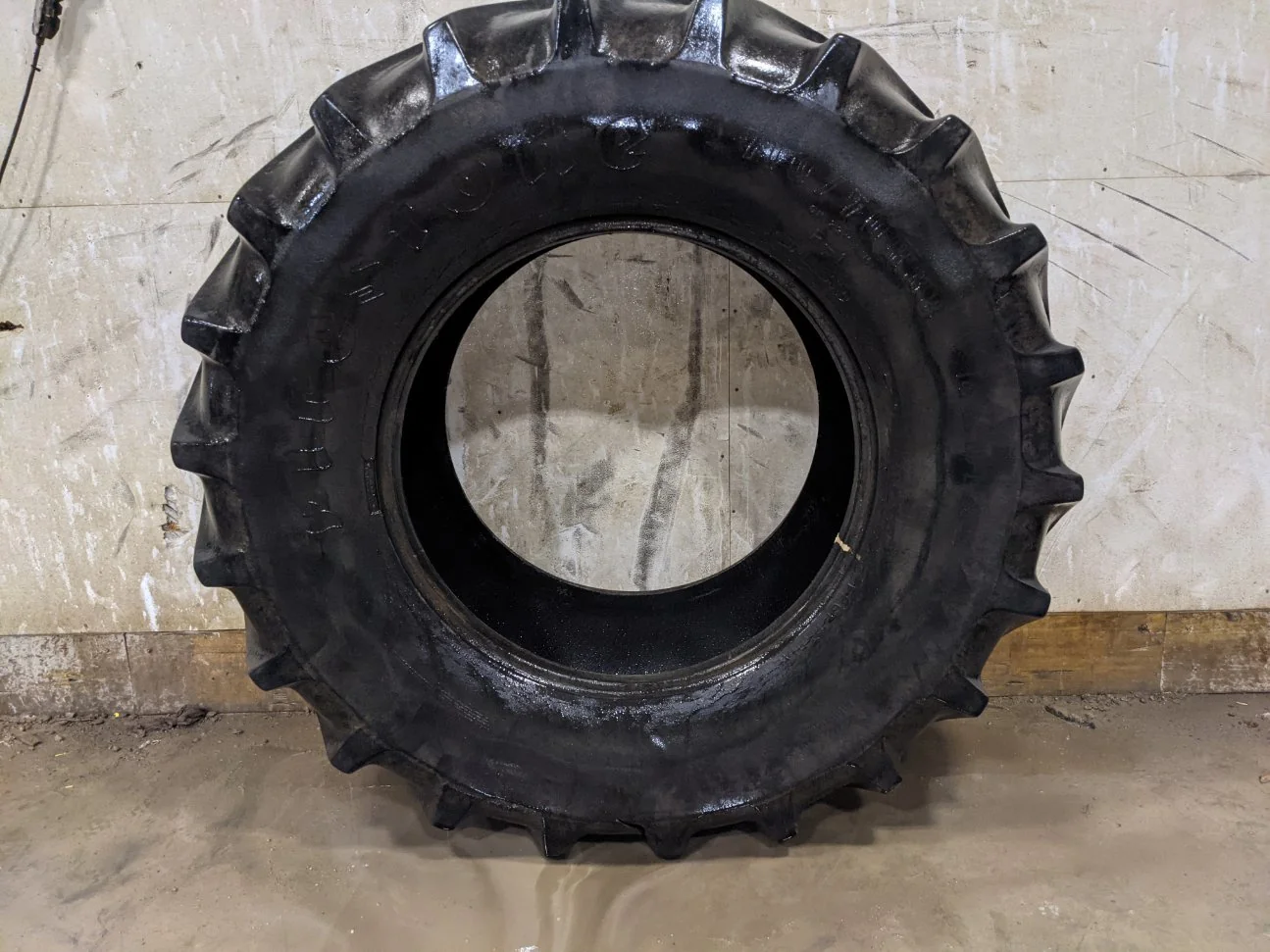 Used 30% 710/70R38 Firestone Super Traction Radial DT R-1 (weathered)