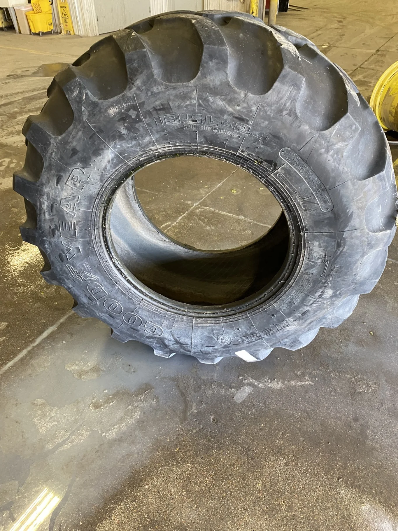 Used 75% 19.5L-24 Goodyear IT525 R-4 E(10Ply) TL (cuts in lugs, road wear, small chunks out of lugs image 2