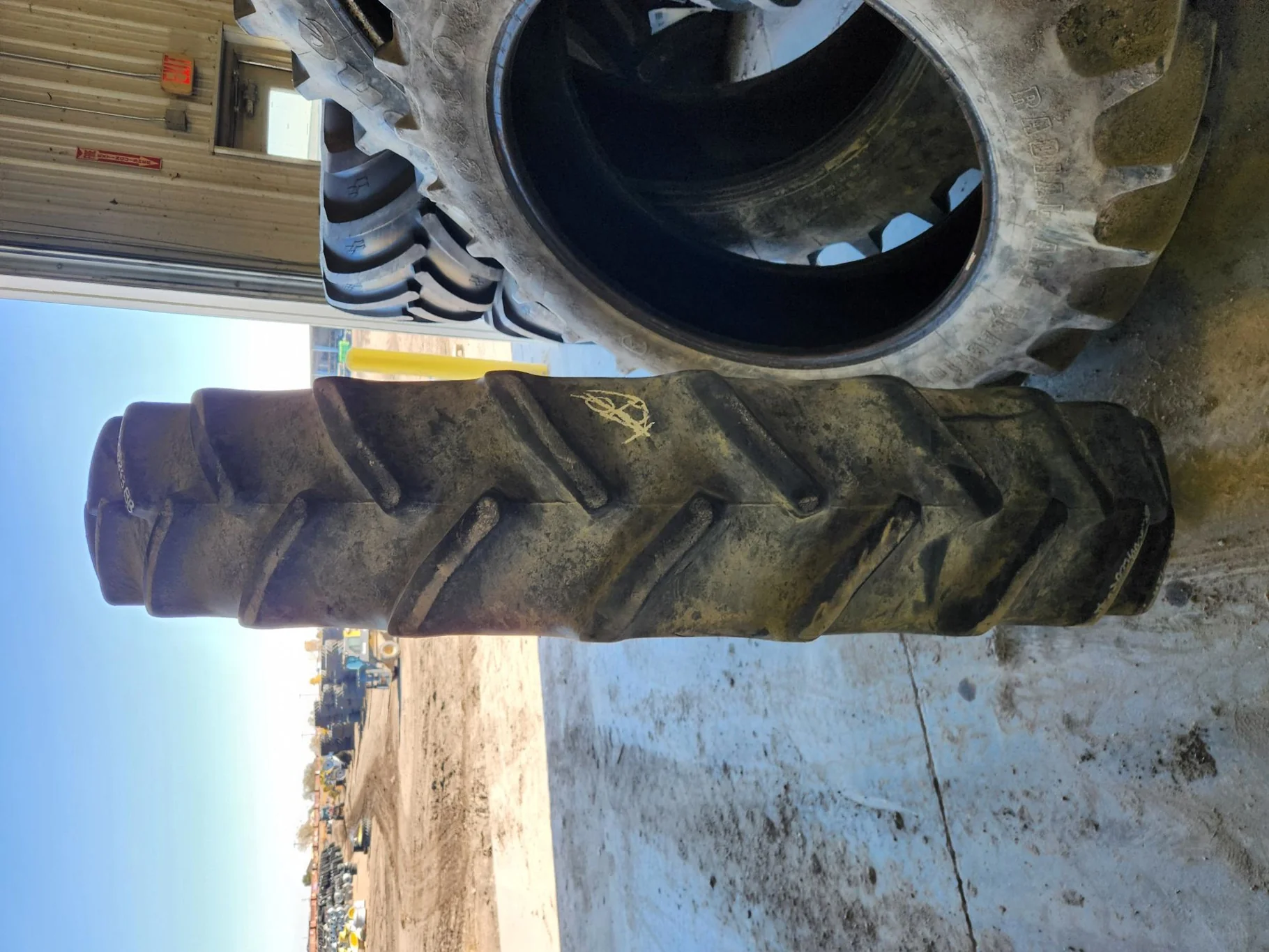 Used 320/90R54 149A8/B Goodyear Super Traction Radial R-1W TL 45% image 3