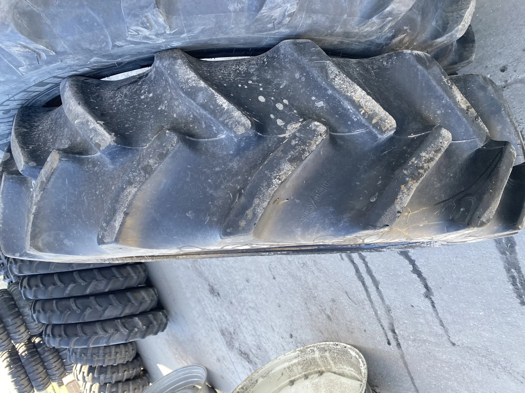 Used 80% 380/80R38 Goodyear Super Traction Radial DT800 R-1W (142A8) -  _x000D_
(Lug Cuts, Road Wear image 3