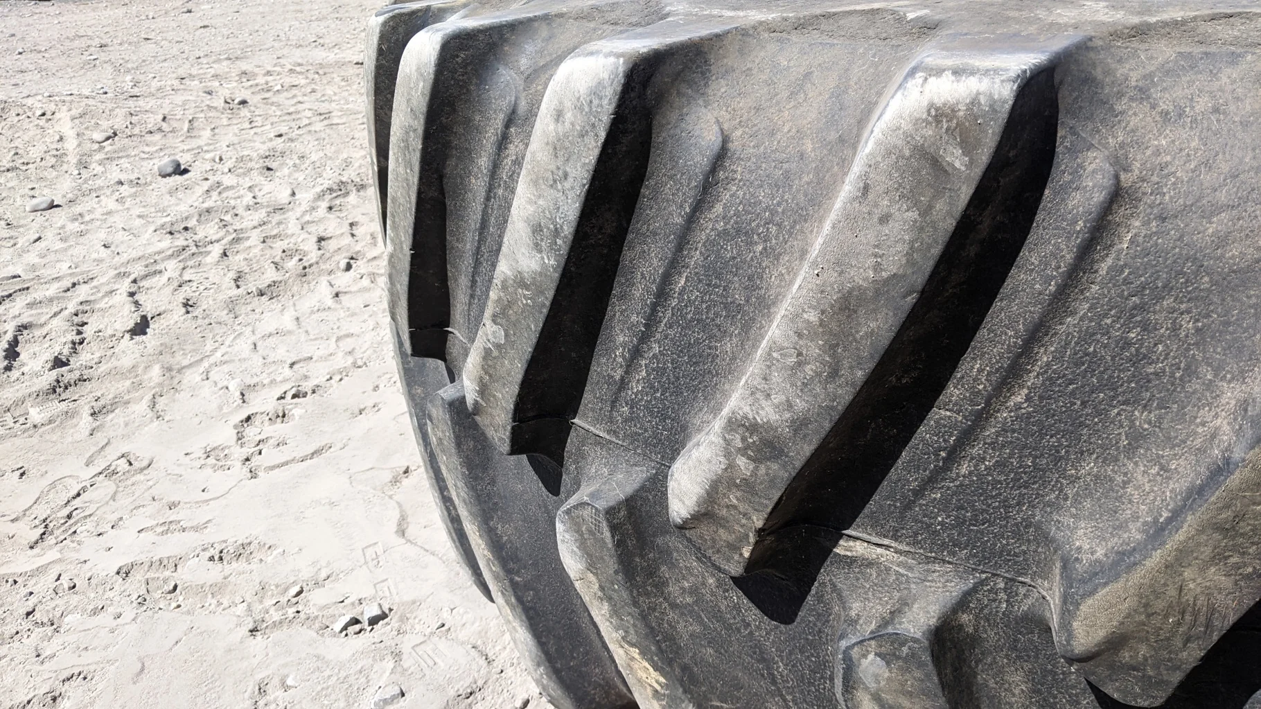 Used 85% 650/85R38 Firestone Radial Deep Tread 23 R-1W 166D TL, (Stubble, Road Wear) image 3