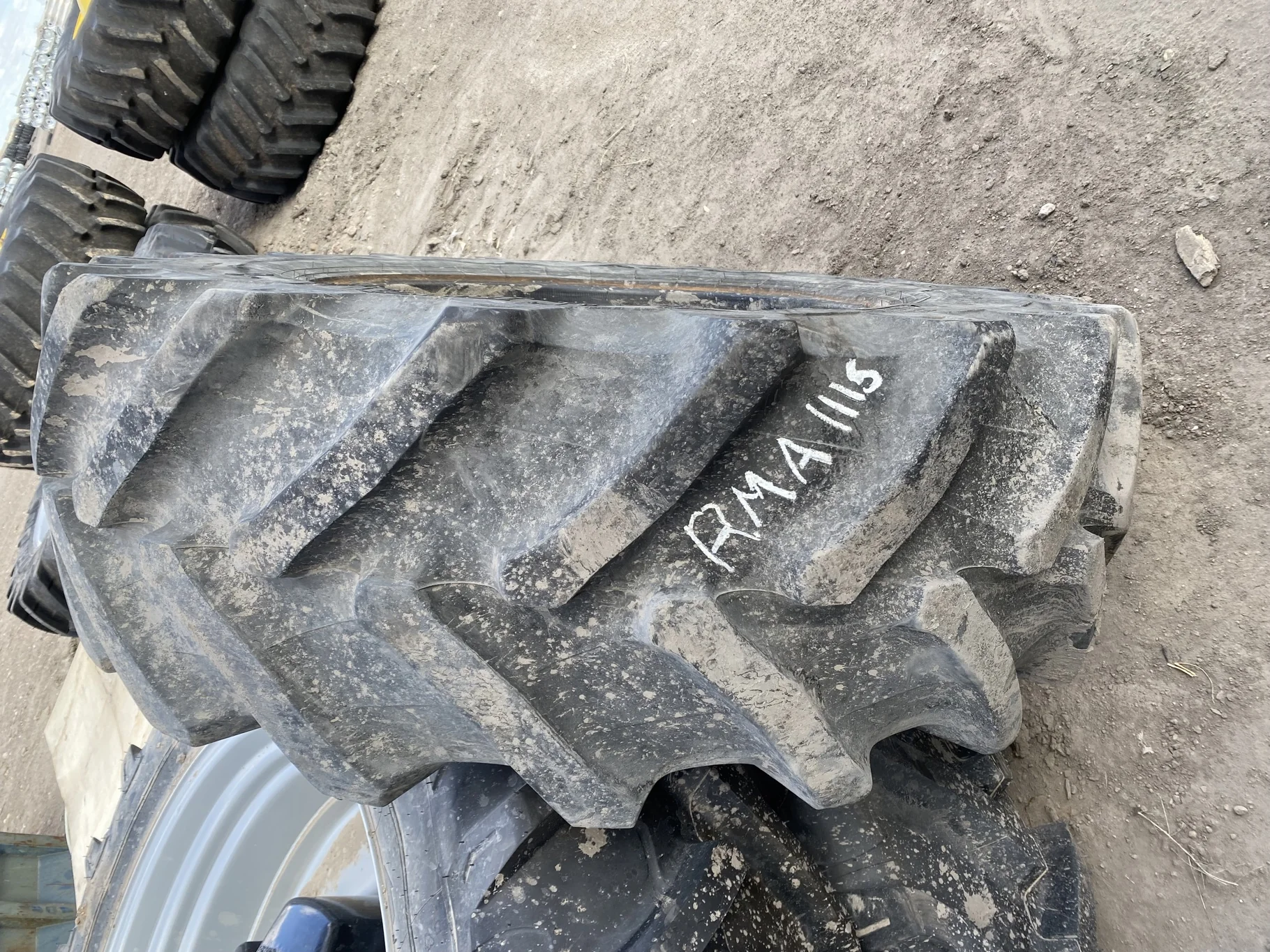 Used 55% 480/70R30 Titan AG49M R1W TL (Sidewall cuts, Road Wear, Lug Cut) - Fair Condition image 3