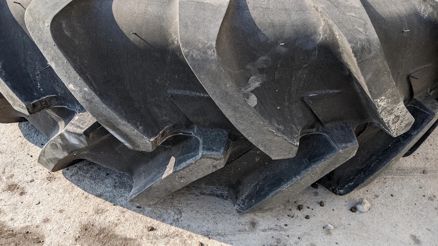Used 90% 13.6R24 Michelin AgriBib R-1W (121A8/118B) TL (small amount of road wear - good condition) image 2