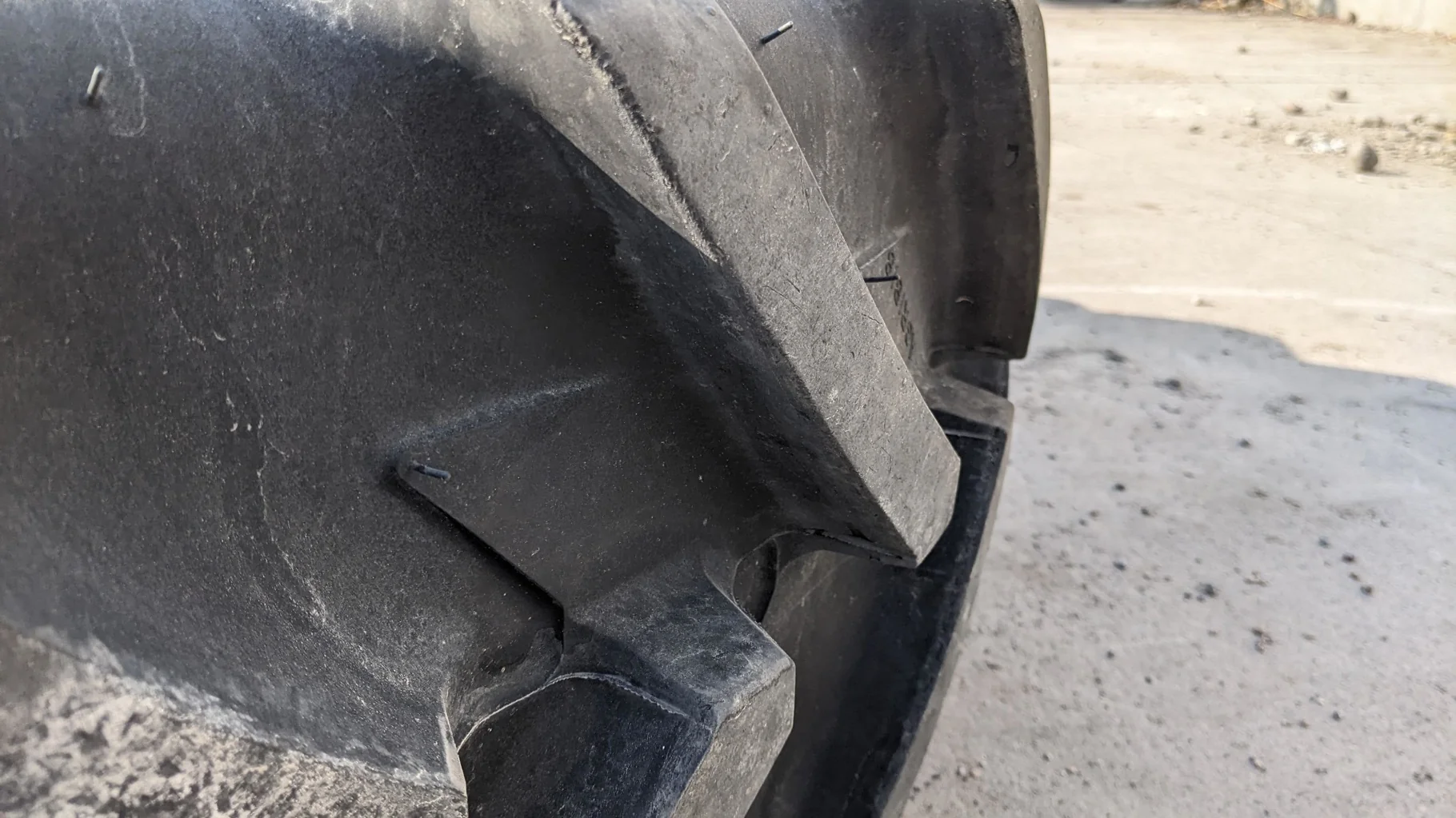 Used 90% 13.6R24 Michelin AgriBib R-1W (121A8/118B) TL (small amount of road wear - good condition) image 3