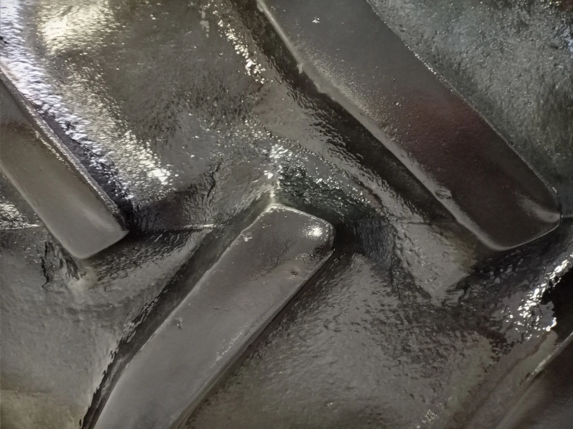 Used 70% 420/85R34 Goodyear Super Traction Radial R-1W (147B) (Stubble. Uneven road wear. Small side