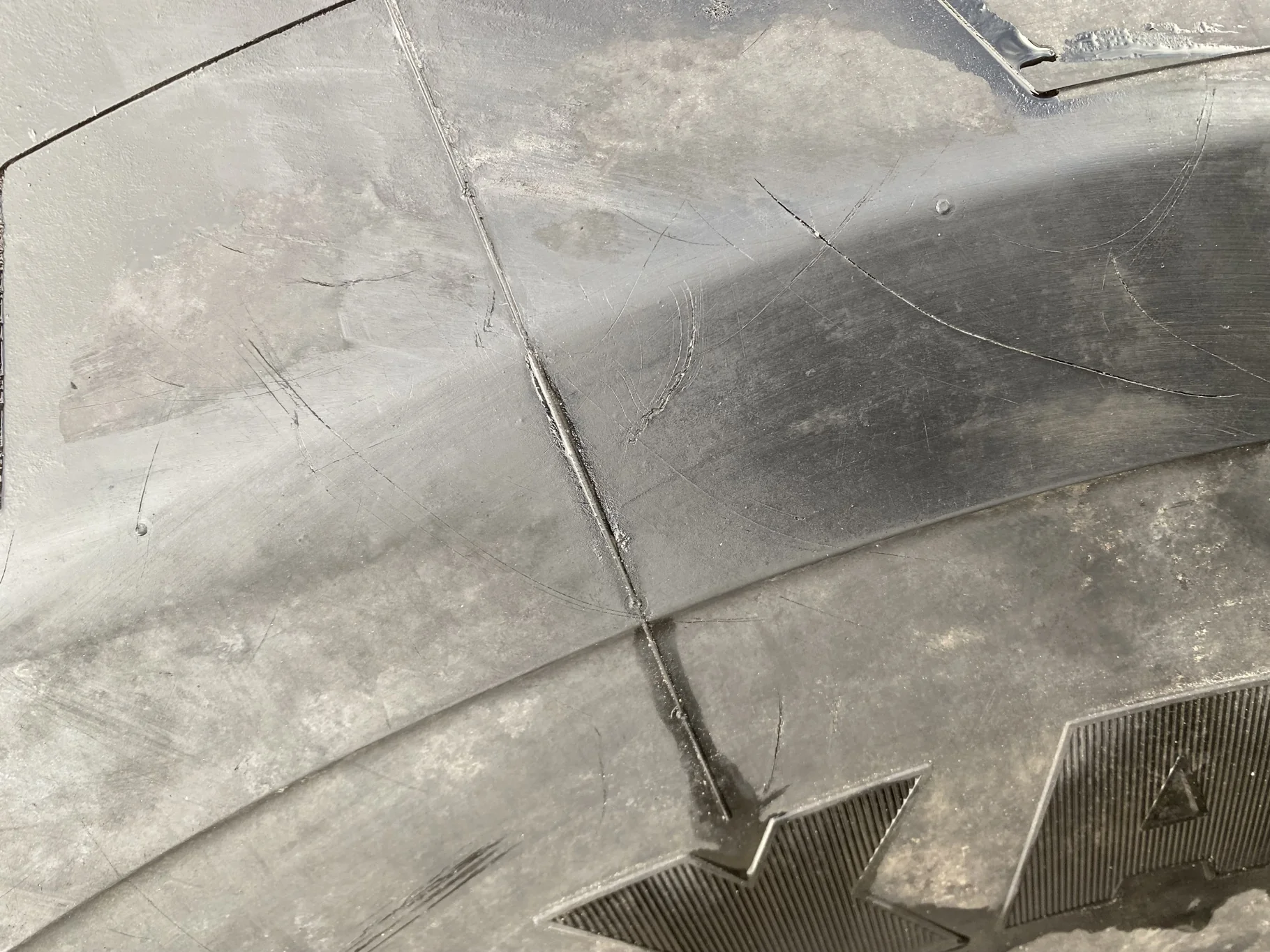 Used 90% 23.5R25 Michelin E3 XADN+   _x000D_
185B  _x000D_
(Lug Cuts, Sidewall Cuts, Cuts Between Lu image 6